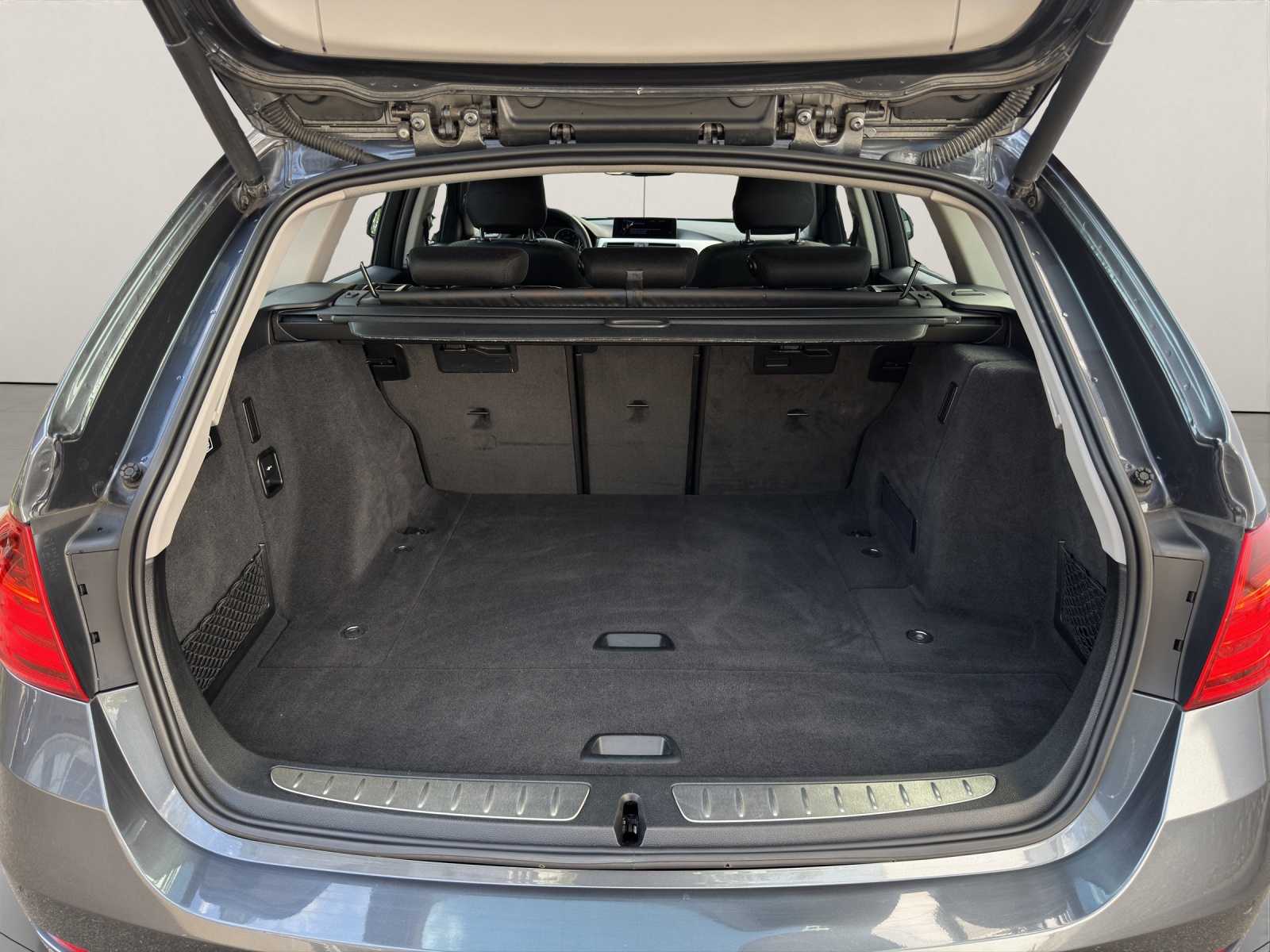 BMW 318d Touring Luxury Line Steptronic-image-14