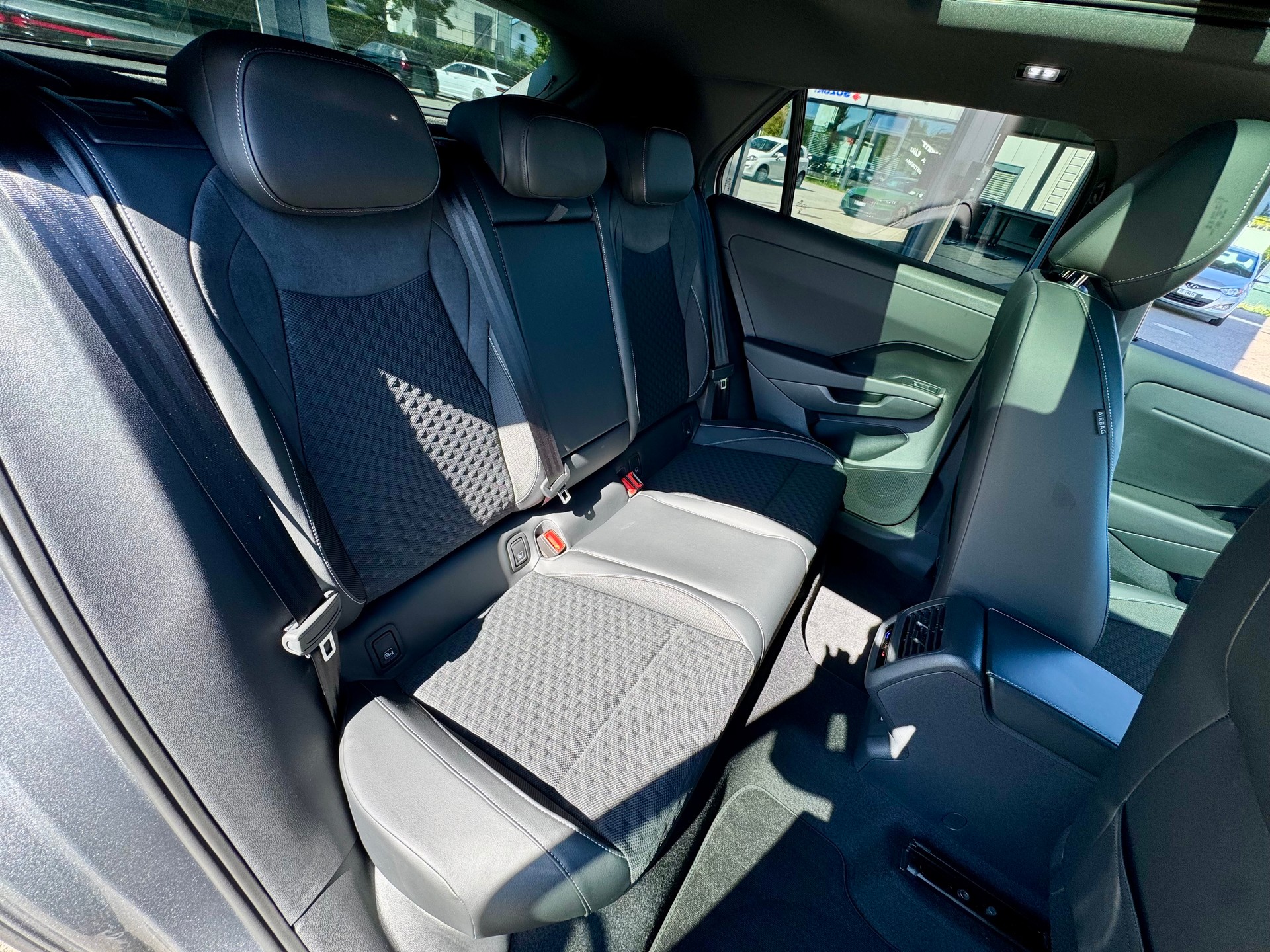 VW T-Roc 1.5 eTSI mHEV R-Line DSG-image-6