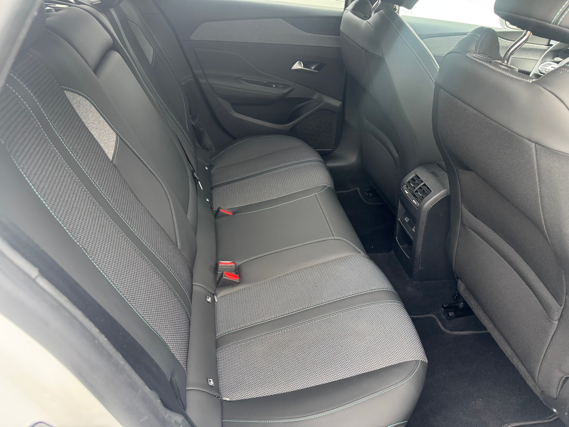 PEUGEOT 308 SW 1.5 BlueHDI Allure Pack EAT8-image-8