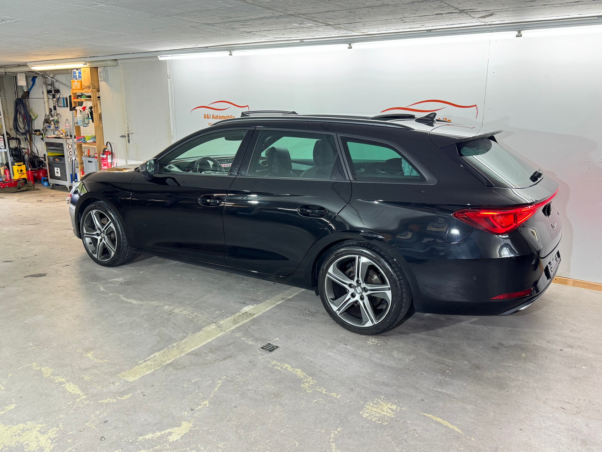 SEAT Leon ST 1.5 eTSI mHEV DSG FR-image-3