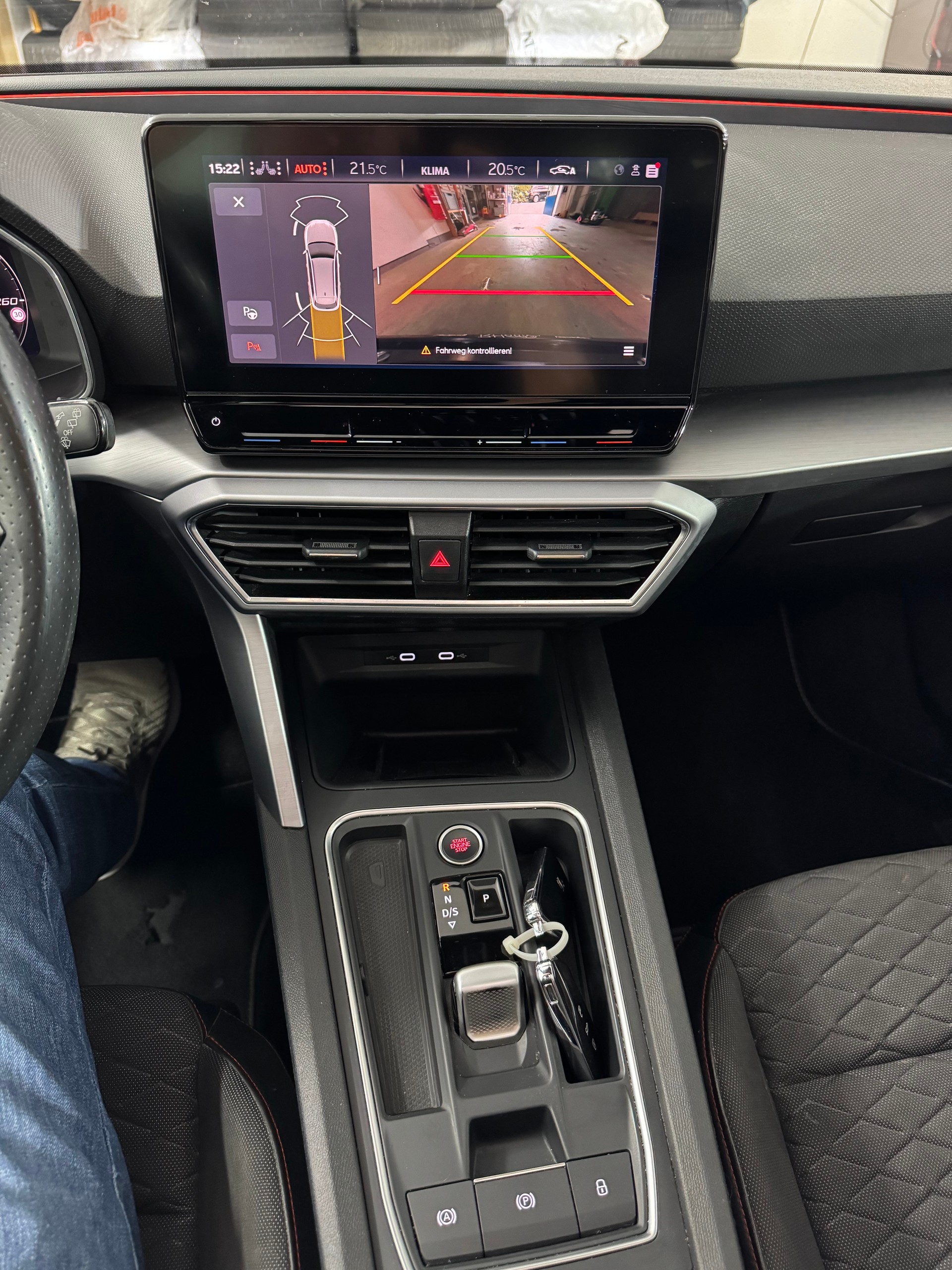SEAT Leon ST 1.5 eTSI mHEV DSG FR-image-14