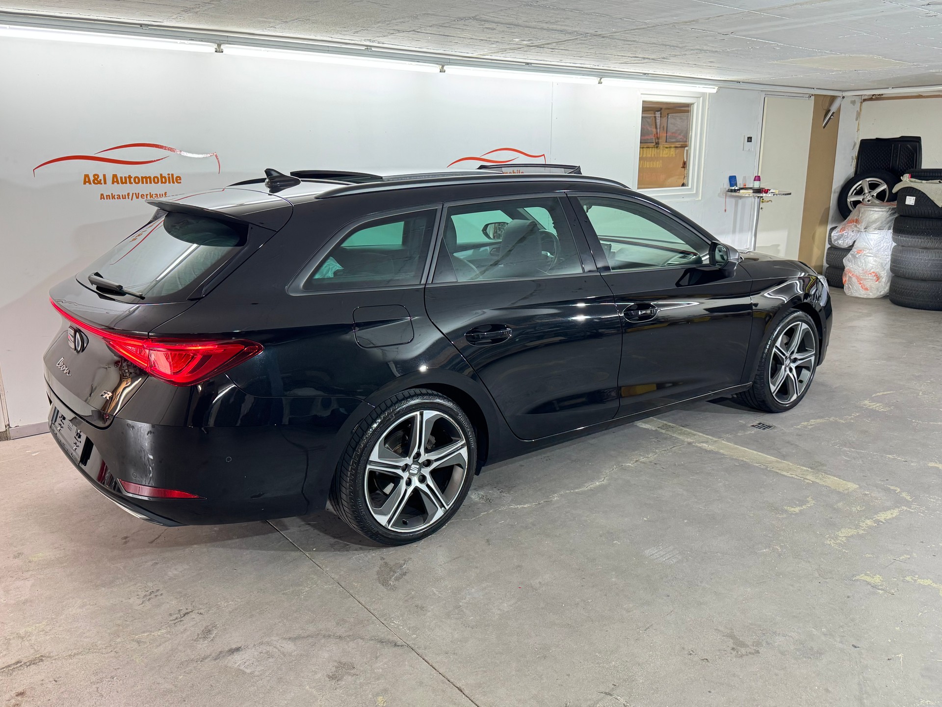 SEAT Leon ST 1.5 eTSI mHEV DSG FR-image-2
