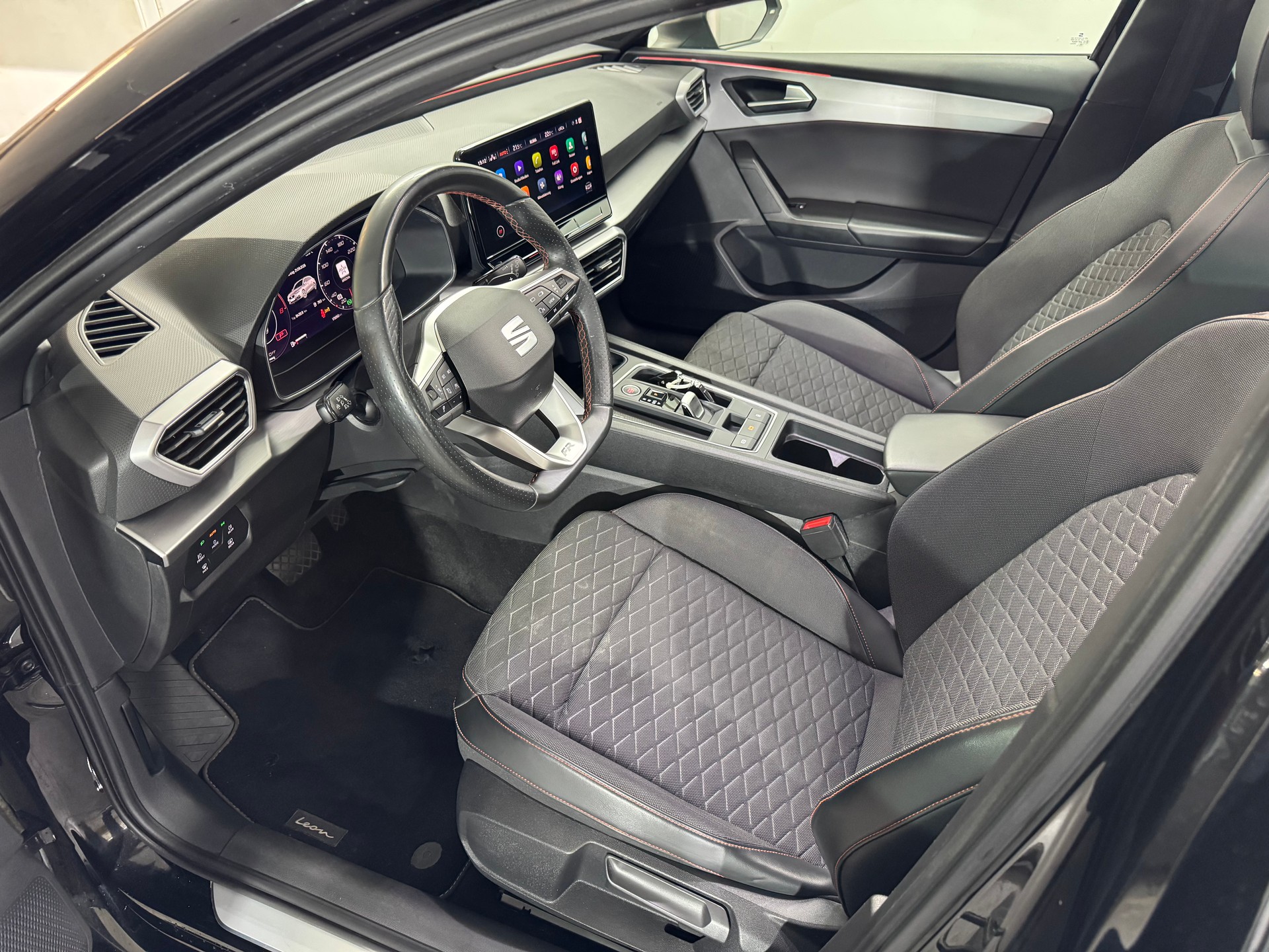 SEAT Leon ST 1.5 eTSI mHEV DSG FR-image-9