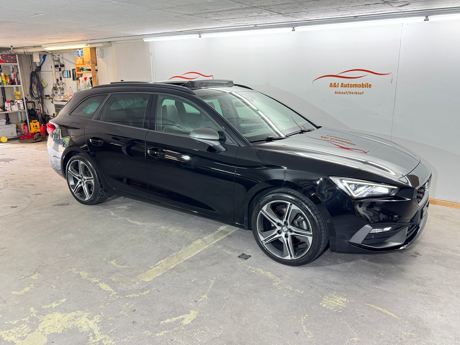 SEAT Leon ST 1.5 eTSI mHEV DSG FR-image-1
