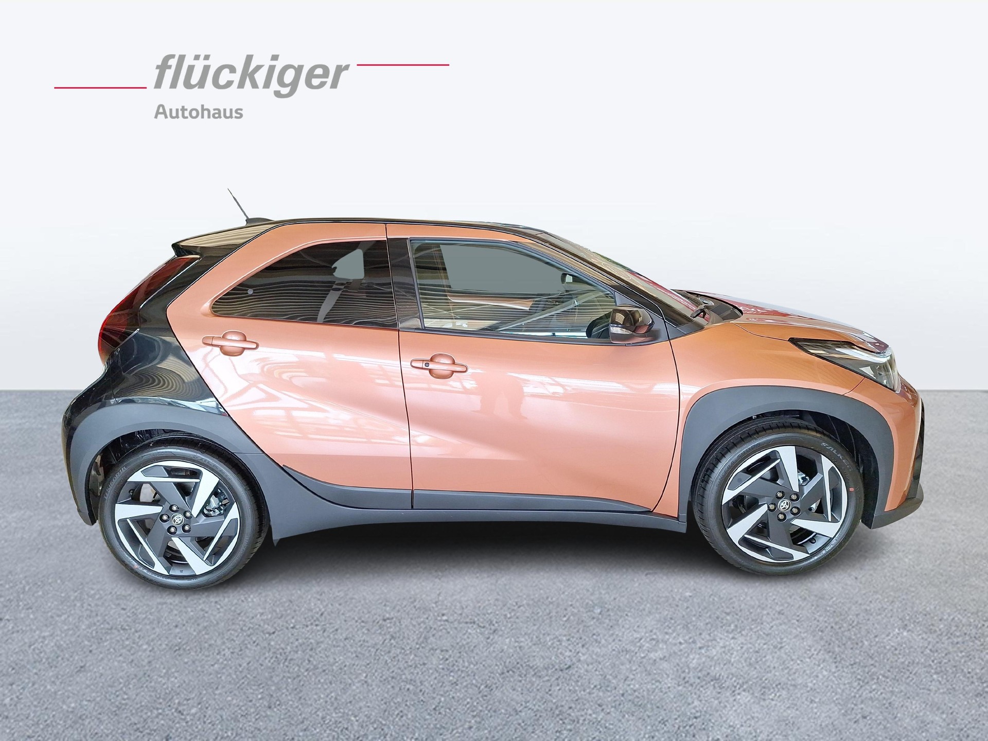 TOYOTA Aygo X 1.5 VVT-i HSD Style-image-3
