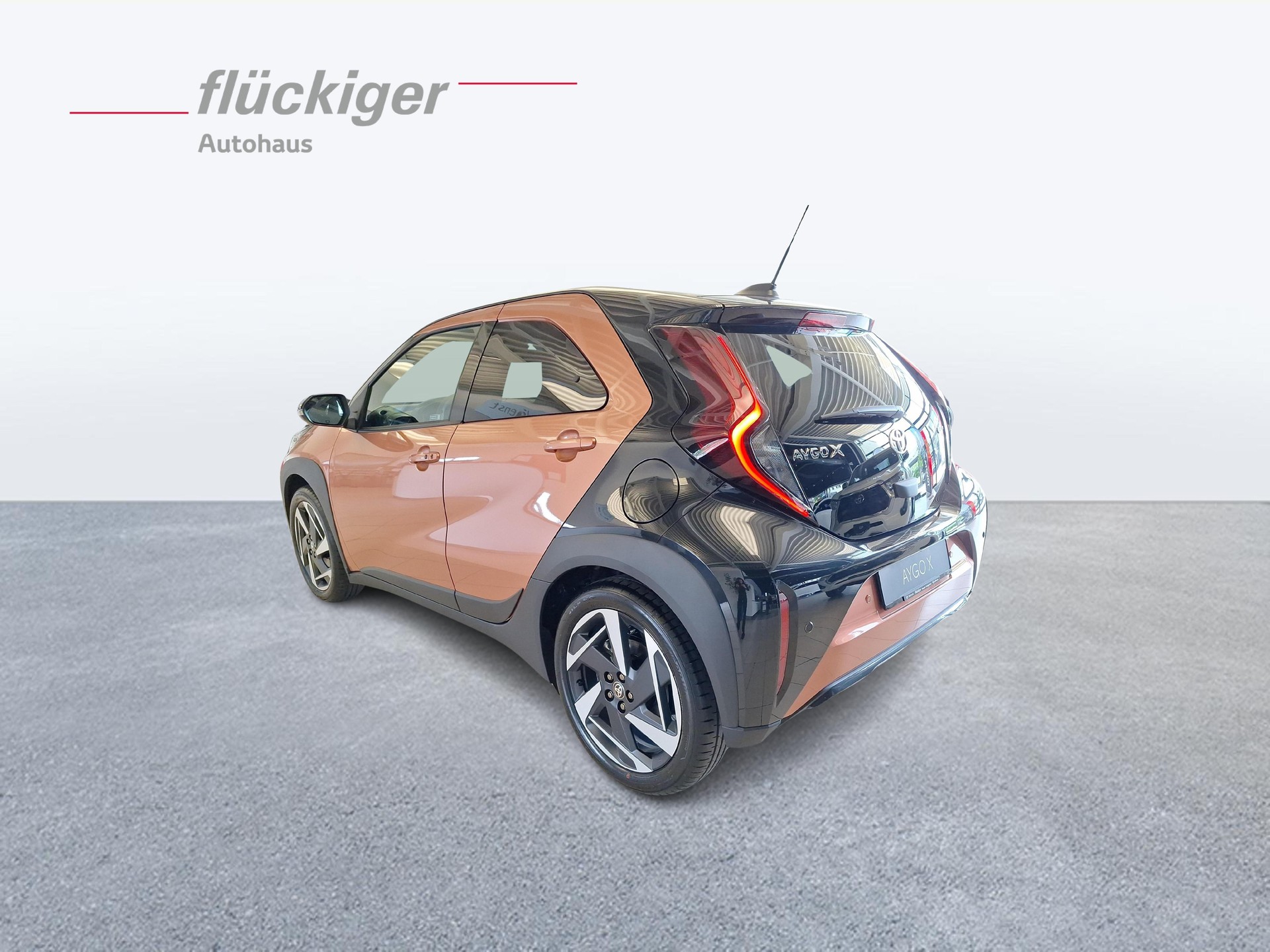 TOYOTA Aygo X 1.5 VVT-i HSD Style-image-6