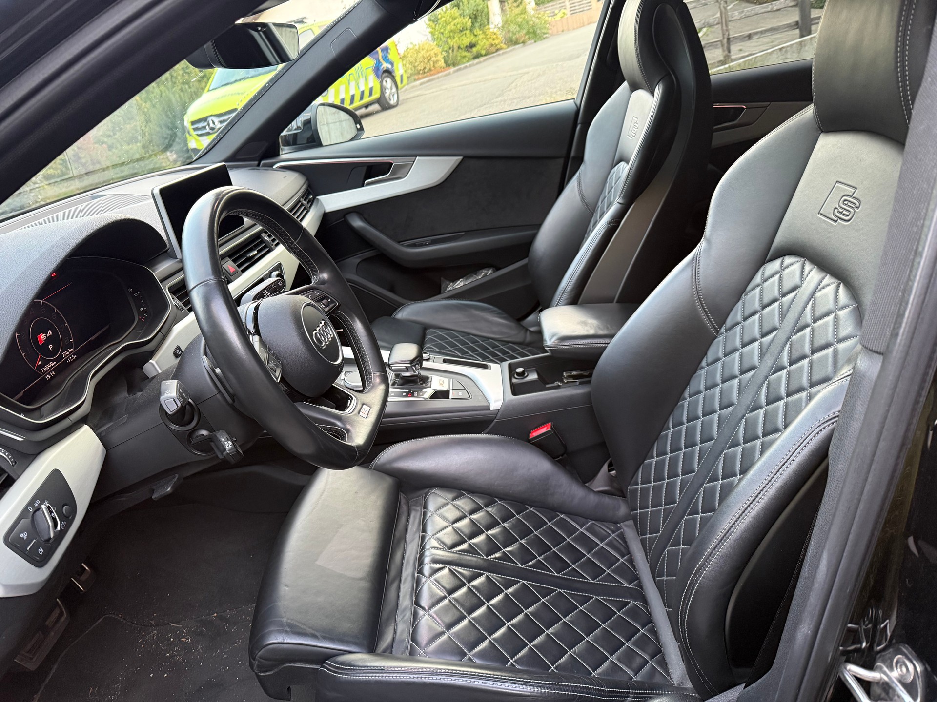 AUDI 3.0 V6 TFSI quattro S-Tronic-image-5