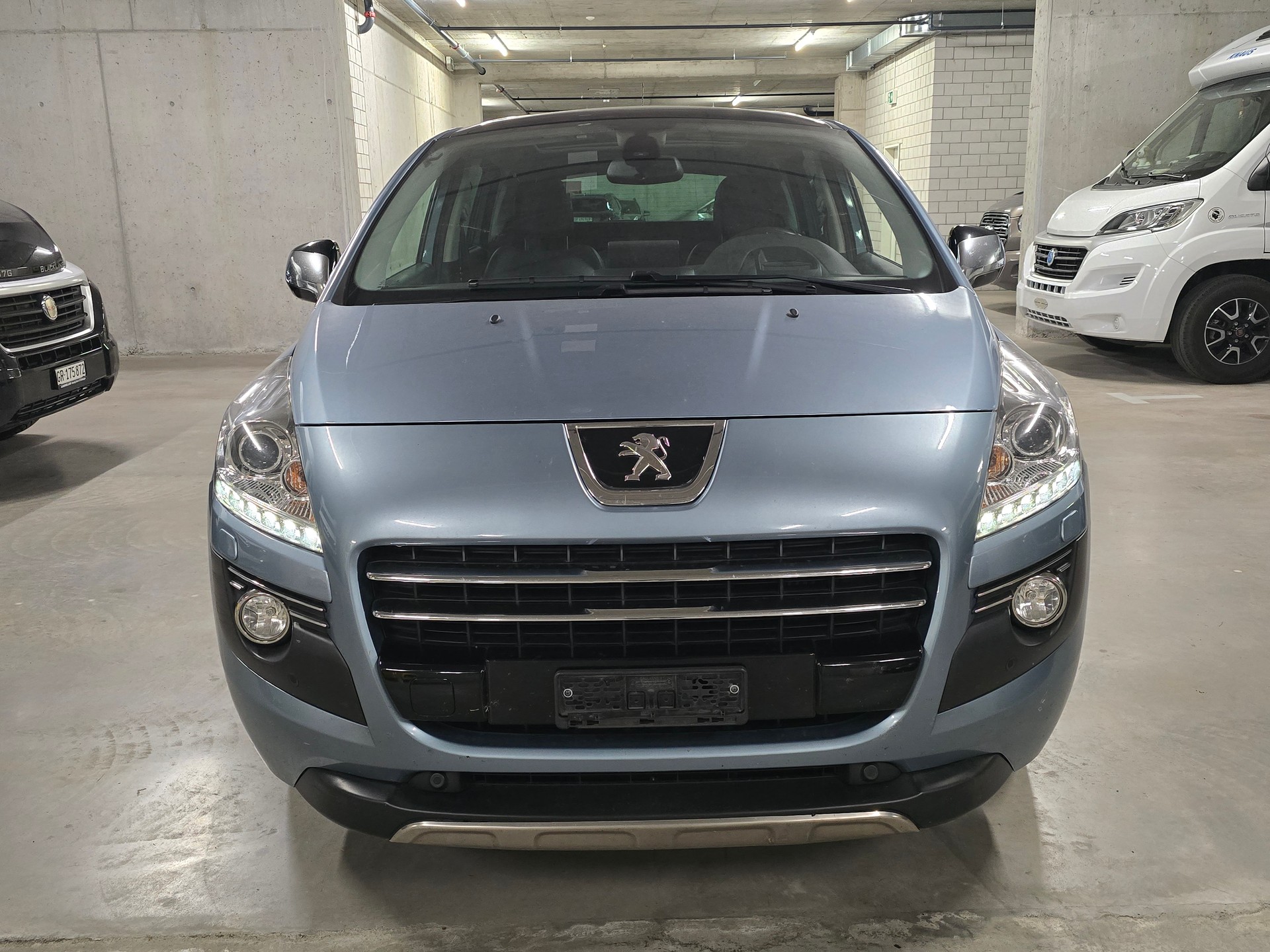 PEUGEOT 3008 HYbrid4 2.0 HDI EGS6-image-1