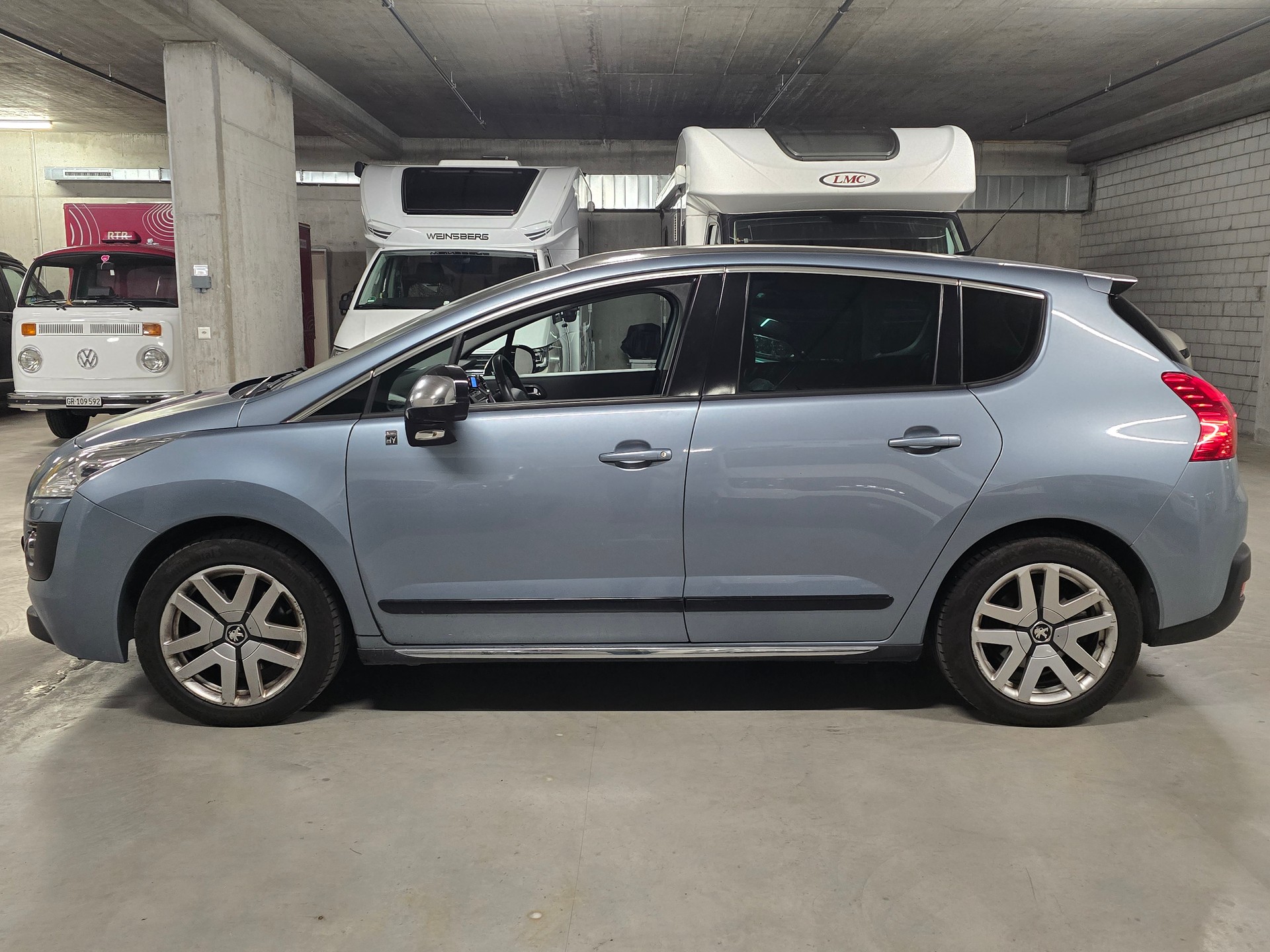 PEUGEOT 3008 HYbrid4 2.0 HDI EGS6-image-6
