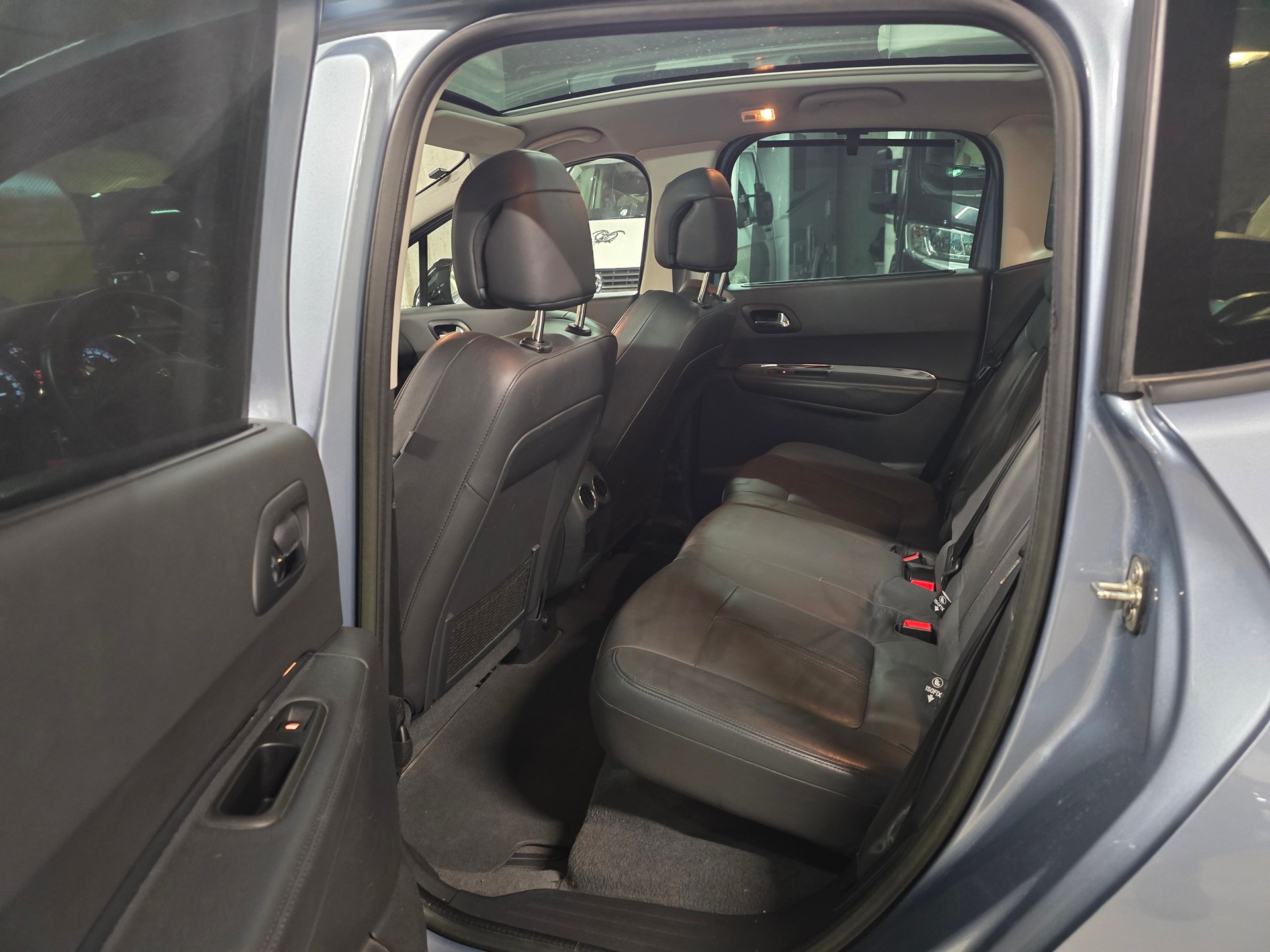PEUGEOT 3008 HYbrid4 2.0 HDI EGS6-image-9