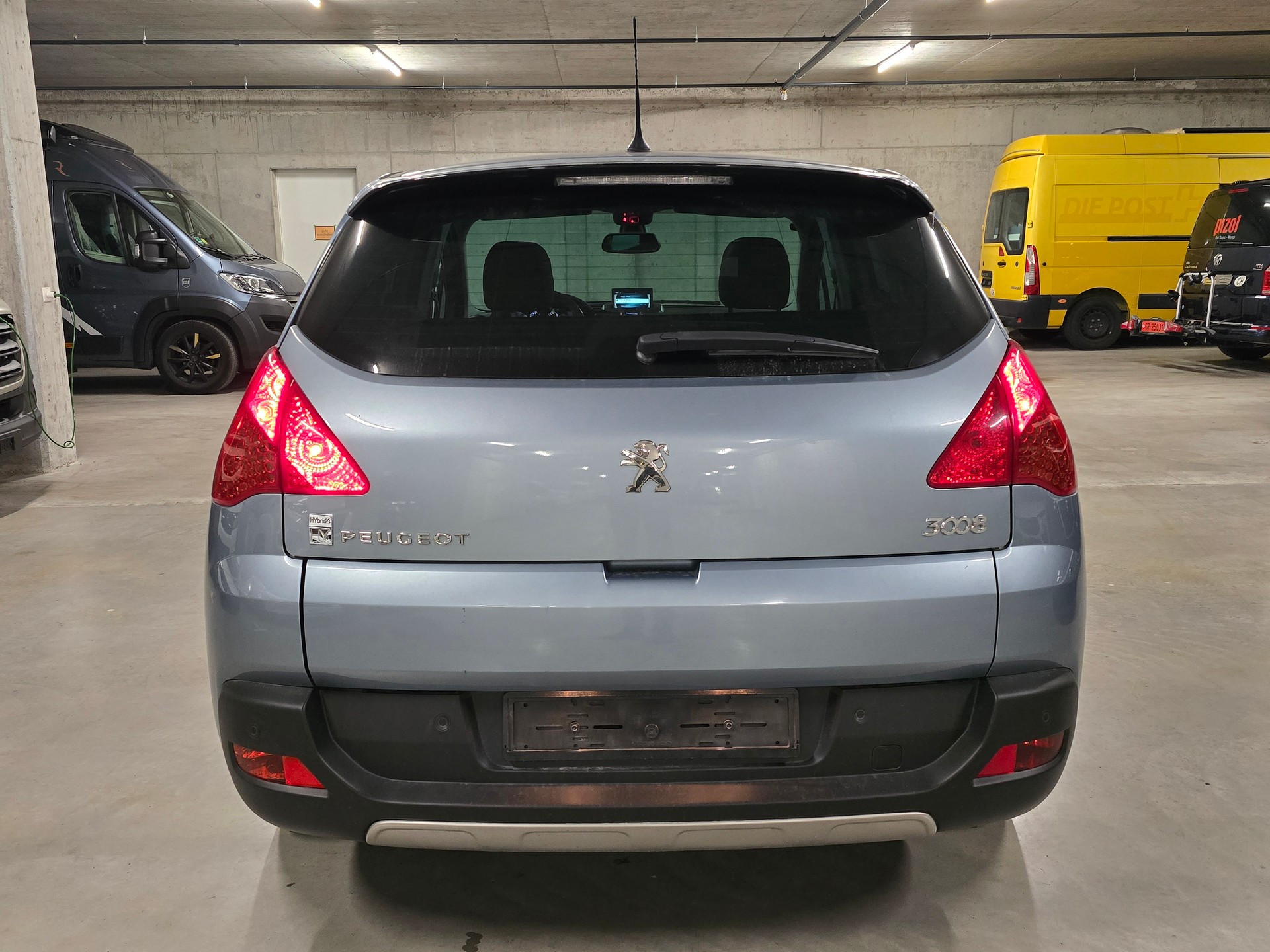 PEUGEOT 3008 HYbrid4 2.0 HDI EGS6-image-4