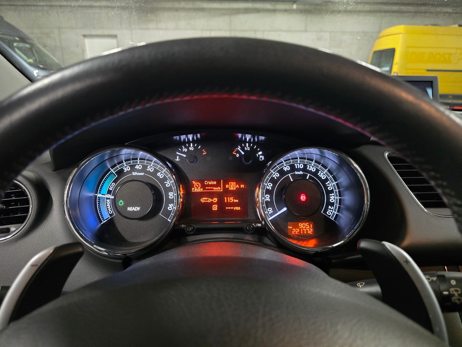 PEUGEOT 3008 HYbrid4 2.0 HDI EGS6-image-11
