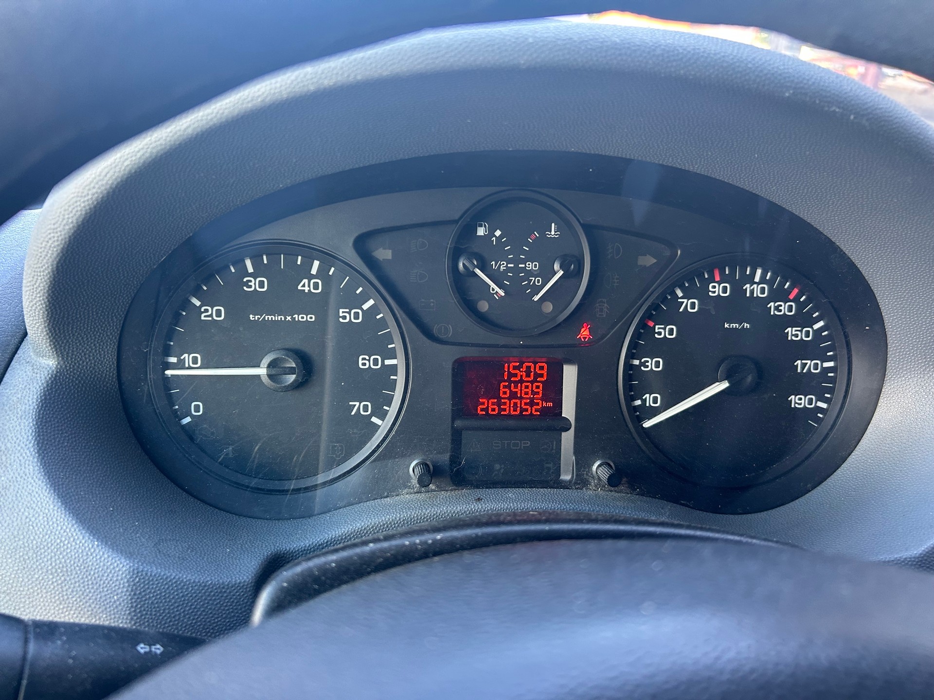 PEUGEOT EXPERT-image-9