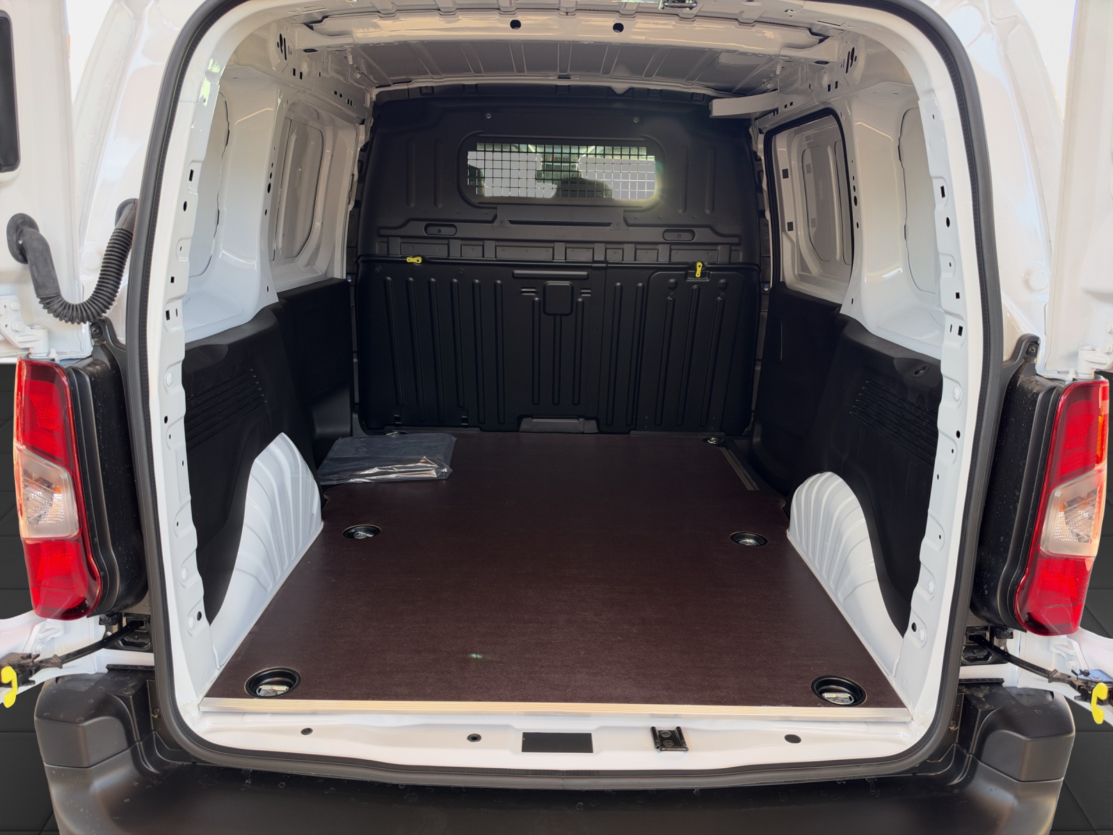 PEUGEOT Partner Kaw. 650 Standard 1.5 BlueHDI 130 S/S-image-24