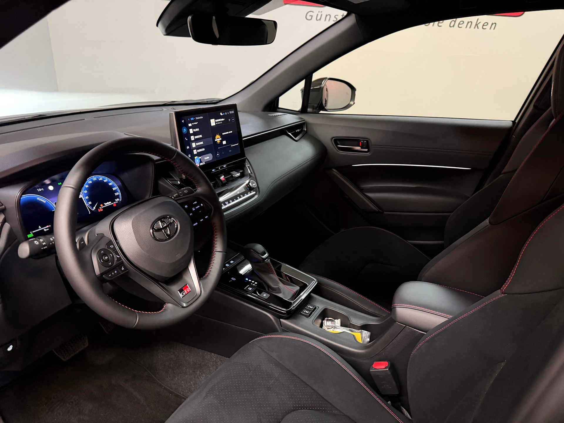 TOYOTA Corolla Cross 2.0 GR Sport e-CVT AWD Panorama-image-12