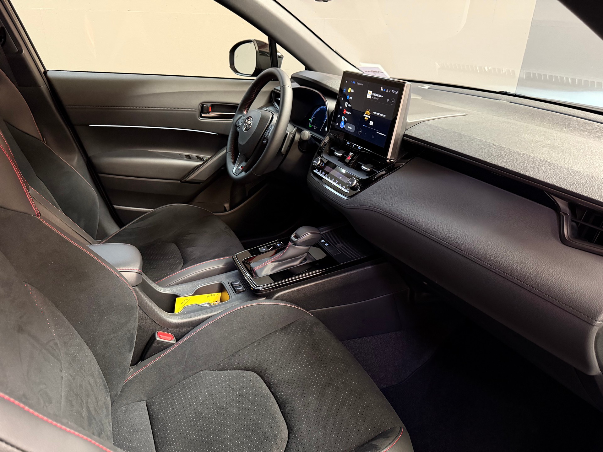 TOYOTA Corolla Cross 2.0 GR Sport e-CVT AWD Panorama-image-17
