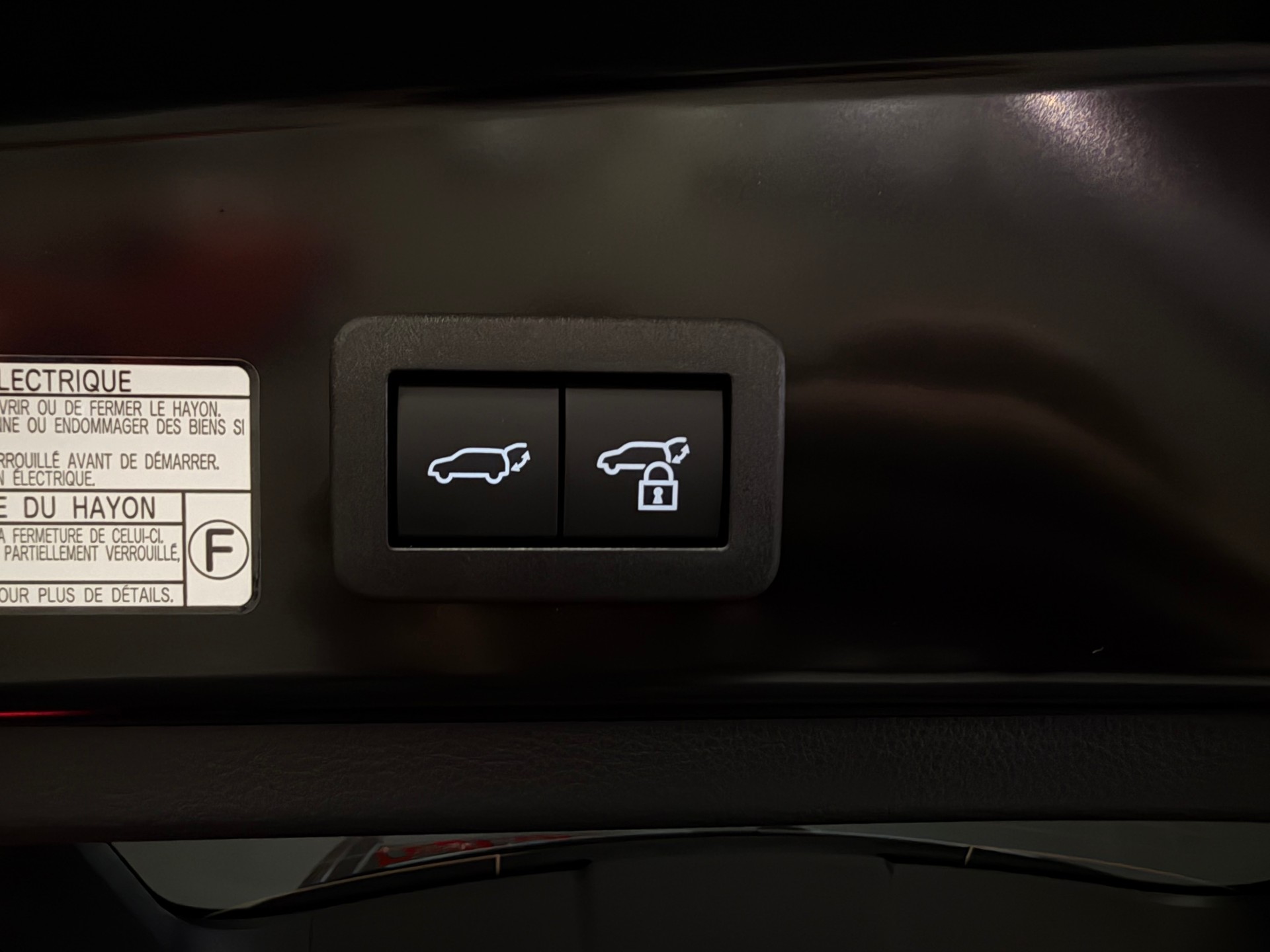 TOYOTA Corolla Cross 2.0 GR Sport e-CVT AWD Panorama-image-14