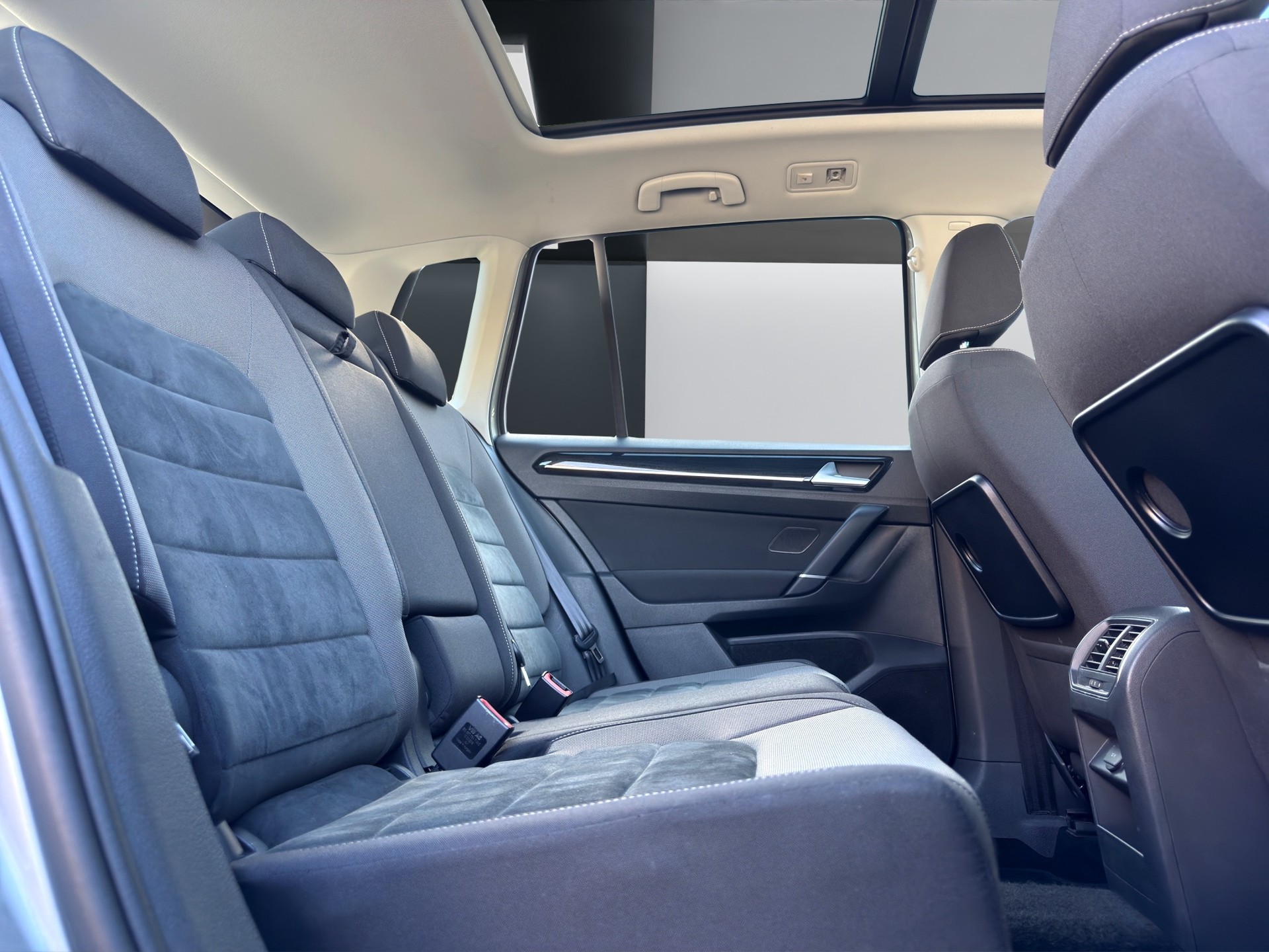 VW Golf Sportsvan 1.5 TSI EVO Highline DSG-image-24