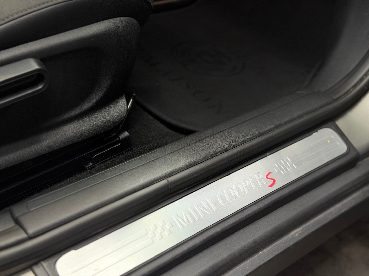 MINI Clubman Cooper S | Keyless | PDC | CH-Auto | Ambiente | DAB-Radio-image-23