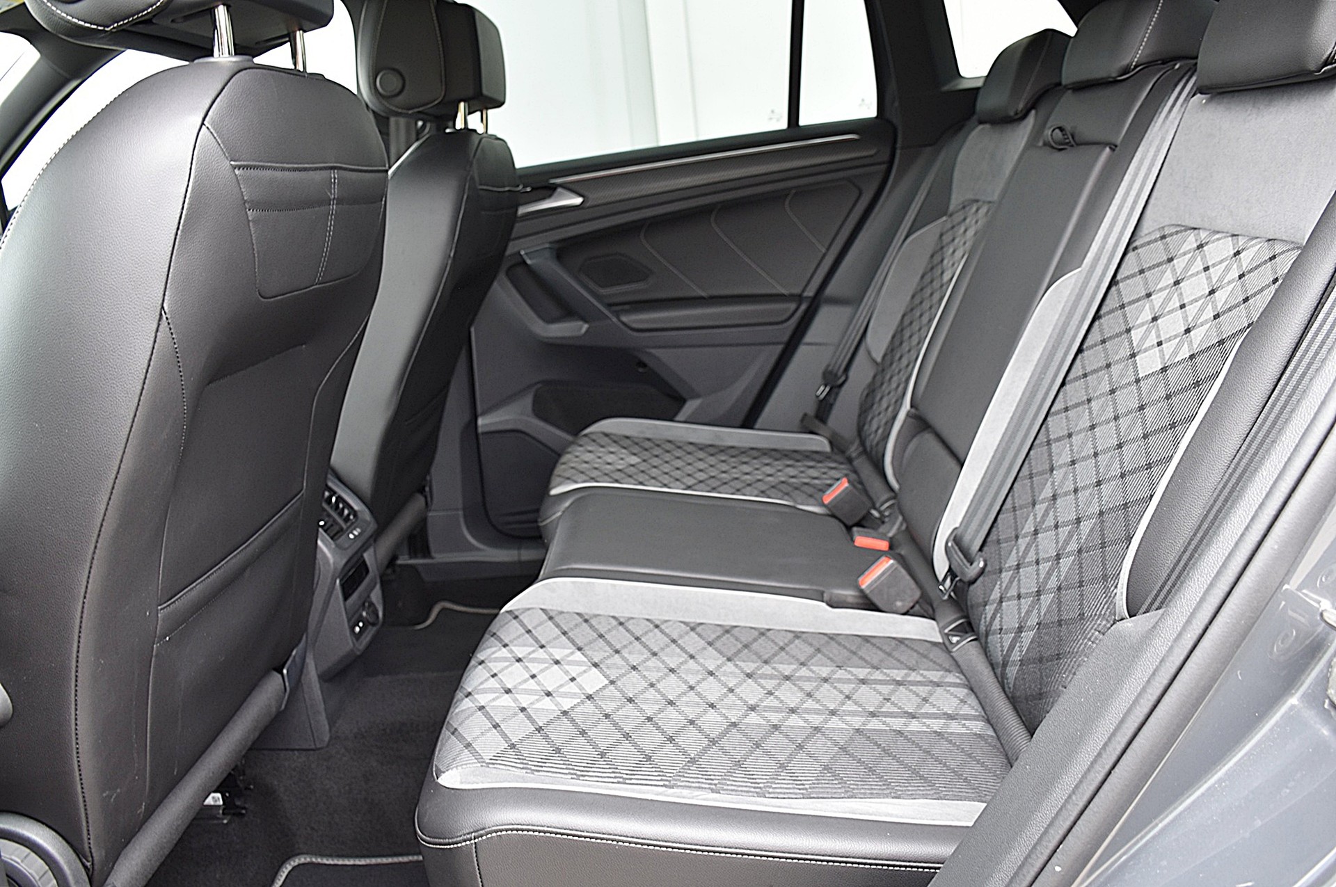 VW Tiguan 2.0 TSI R-Line 4Motion DSG-image-8