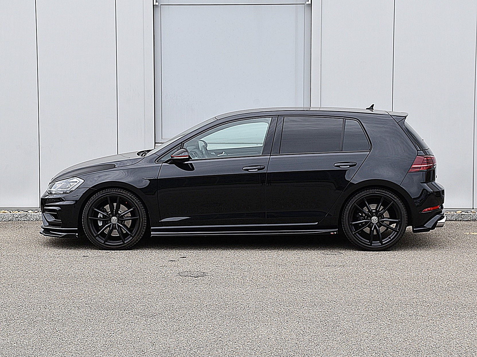 VW Tiguan 2.0 TSI R-Line 4Motion DSG-image-3