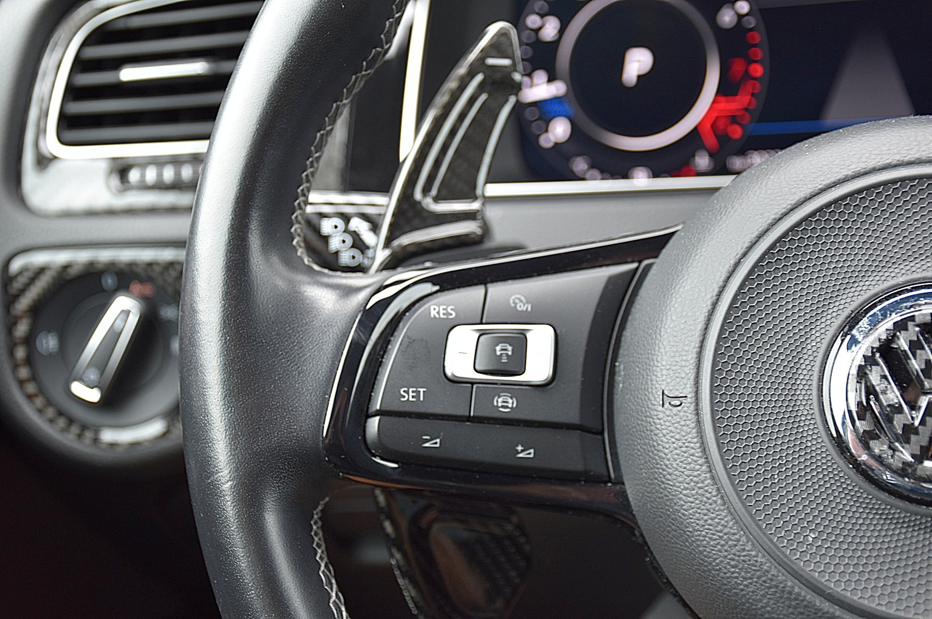 VW Tiguan 2.0 TSI R-Line 4Motion DSG-image-9