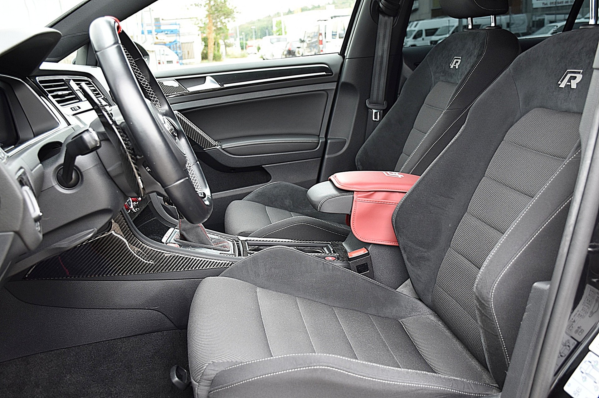 VW Tiguan 2.0 TSI R-Line 4Motion DSG-image-6