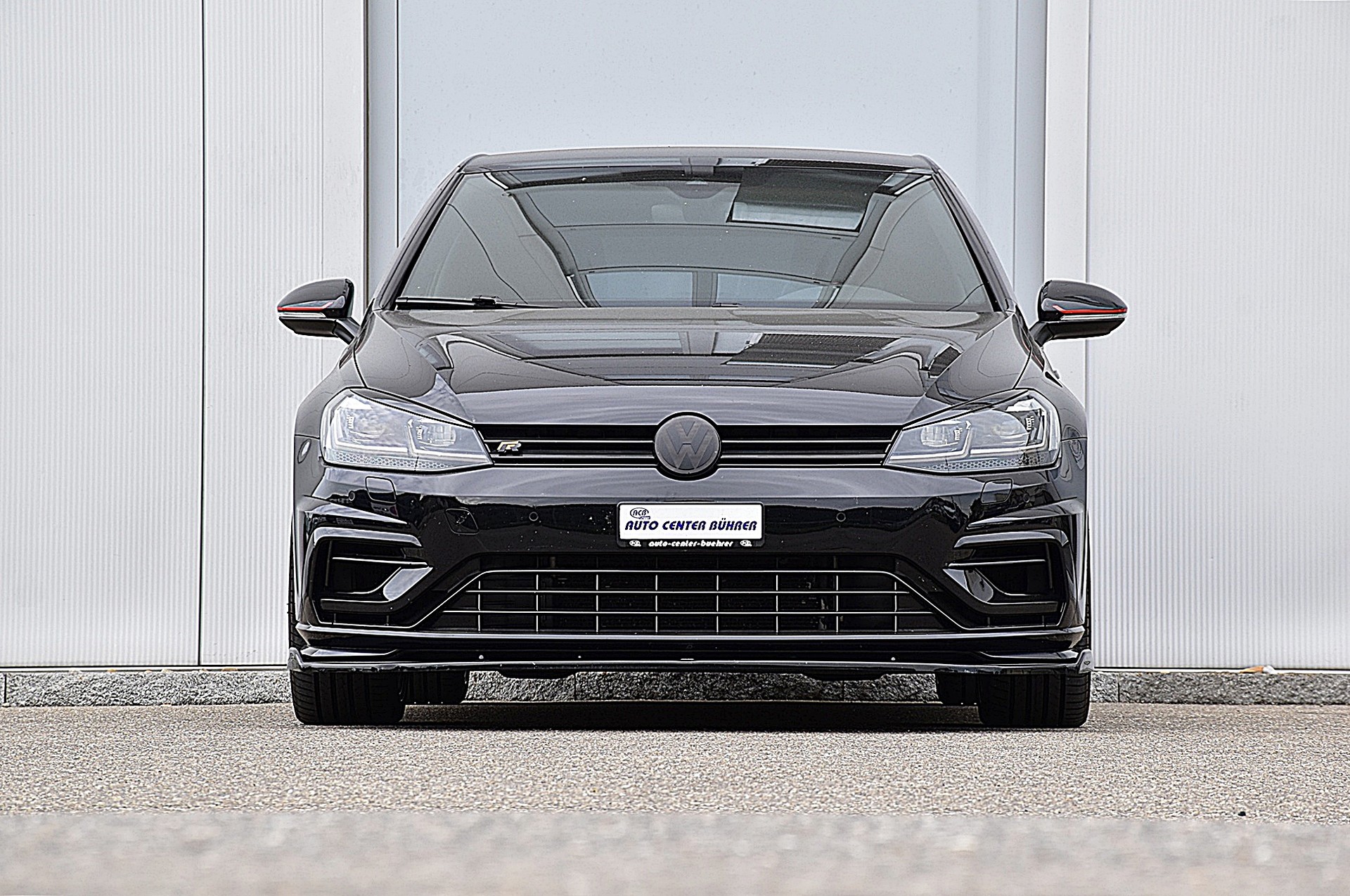 VW Tiguan 2.0 TSI R-Line 4Motion DSG-image-2