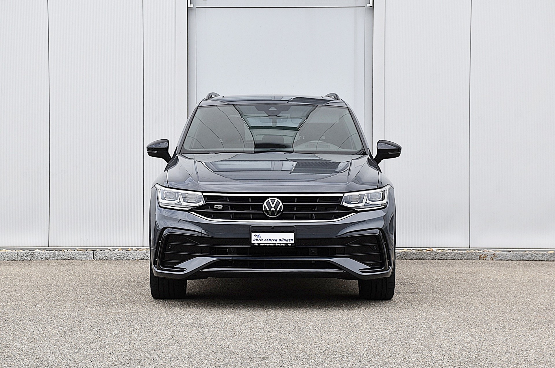 VW Tiguan 2.0 TSI R-Line 4Motion DSG-image-2