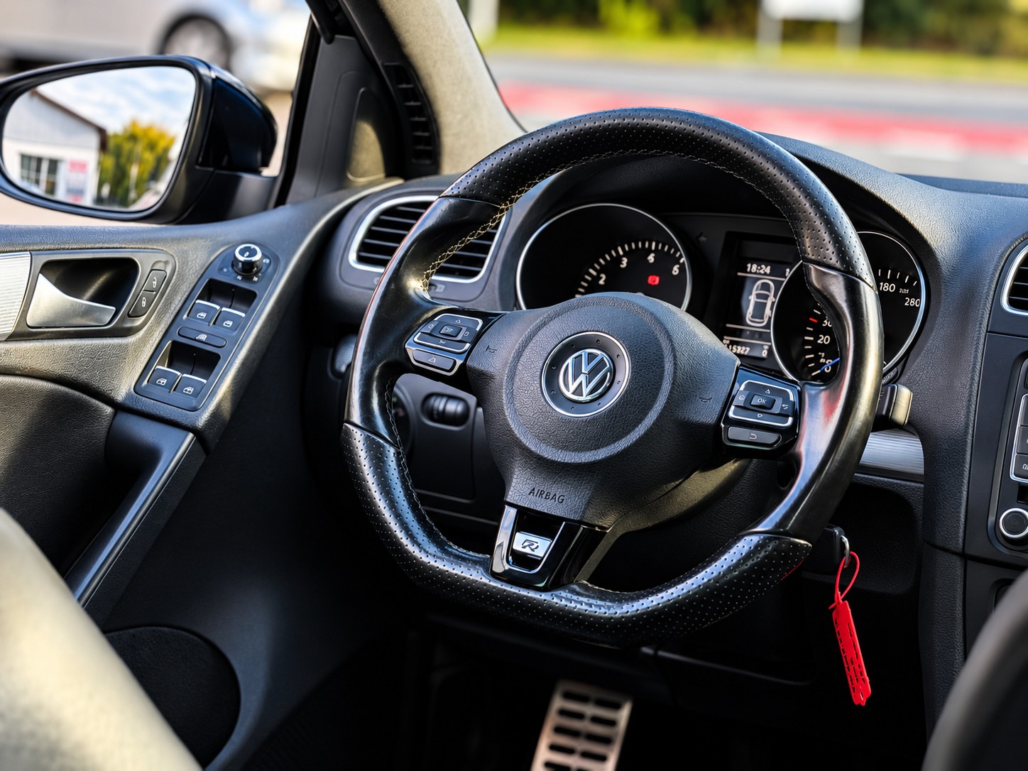 VW Golf 2.0 TSI R 4Motion DSG-image-10