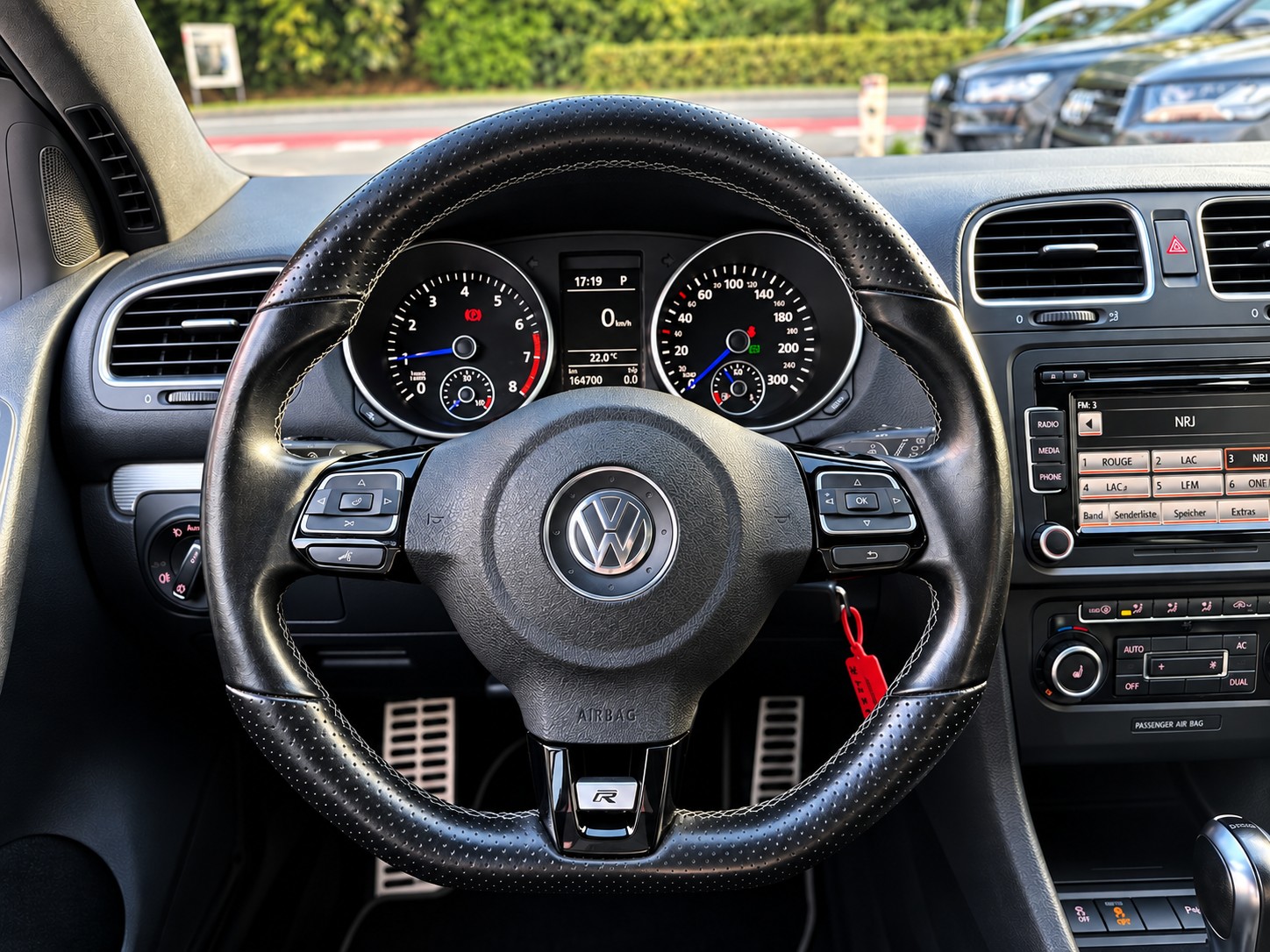 VW Golf 2.0 TSI R 4Motion DSG-image-11