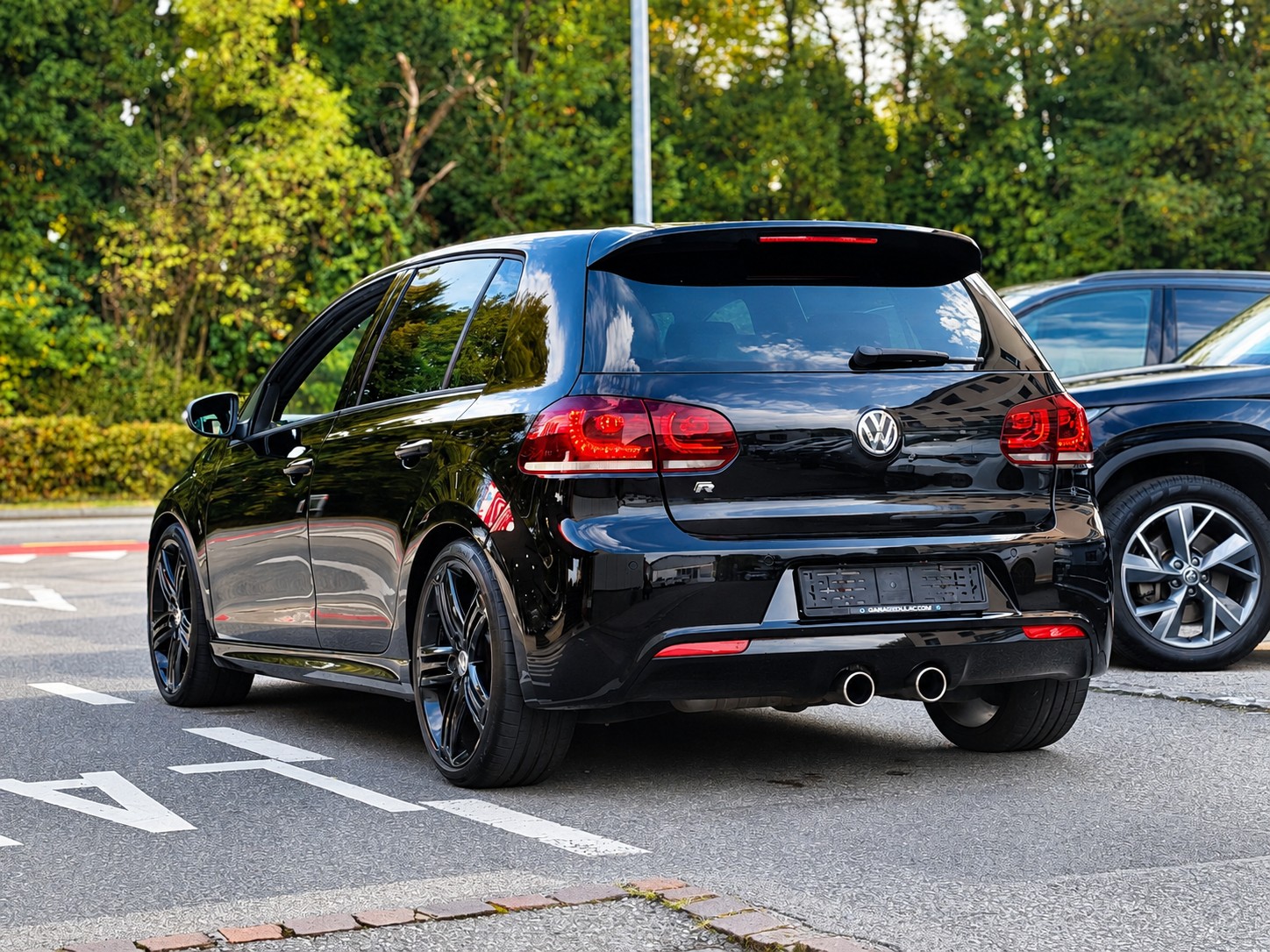 VW Golf 2.0 TSI R 4Motion DSG-image-4