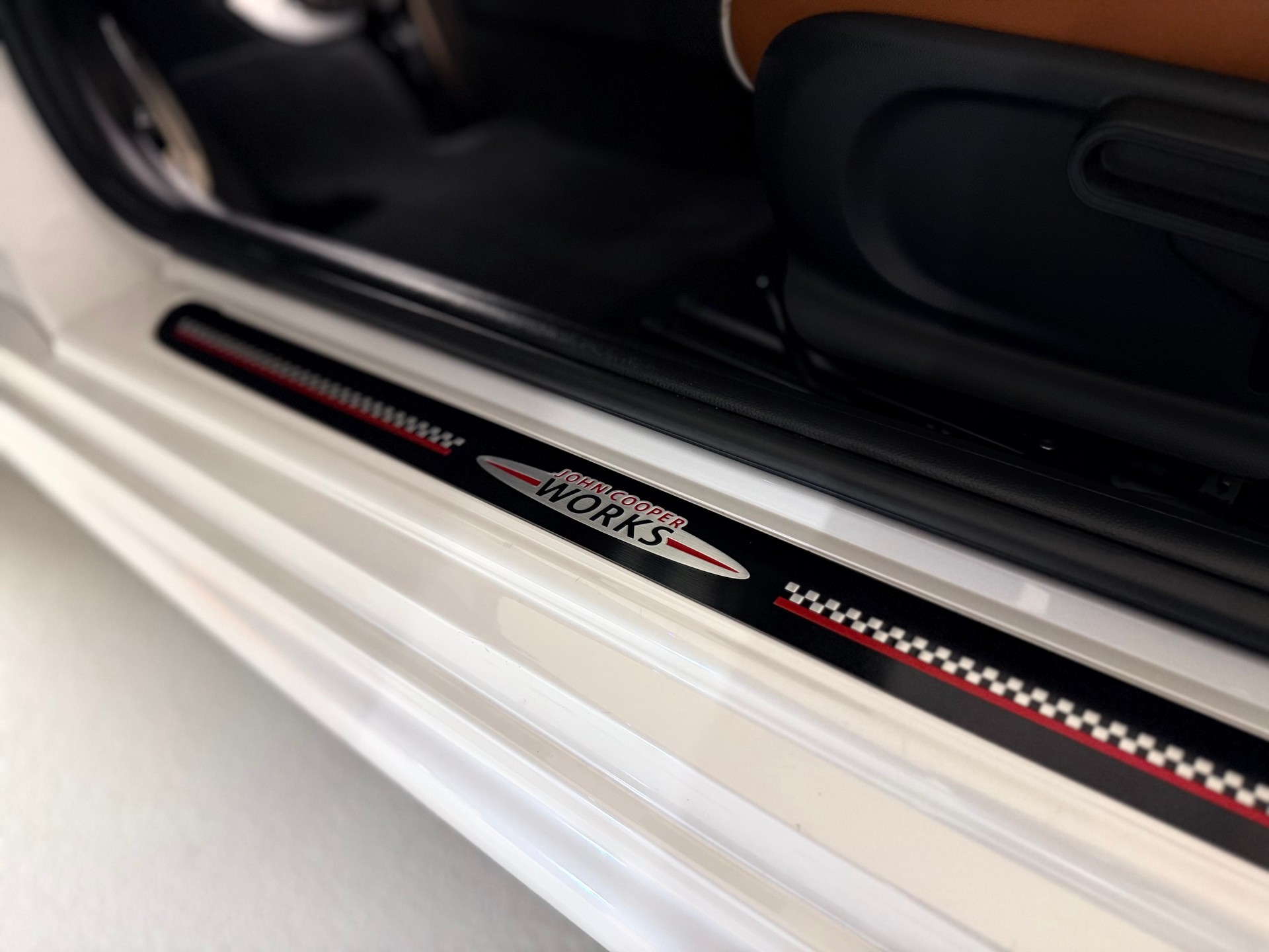 MINI Cooper John Cooper Works Cabriolet Steptronic-image-30