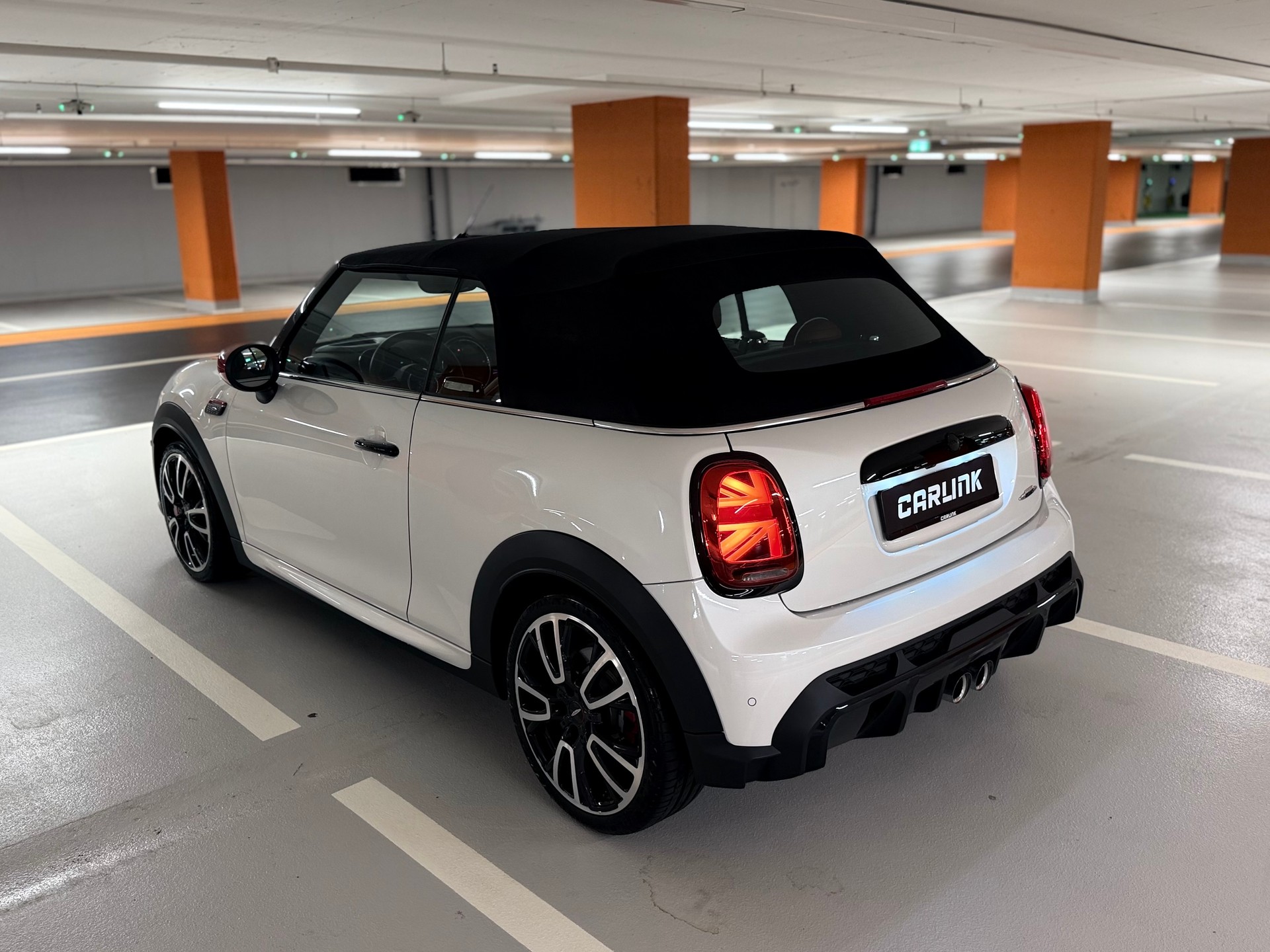 MINI Cooper John Cooper Works Cabriolet Steptronic-image-5