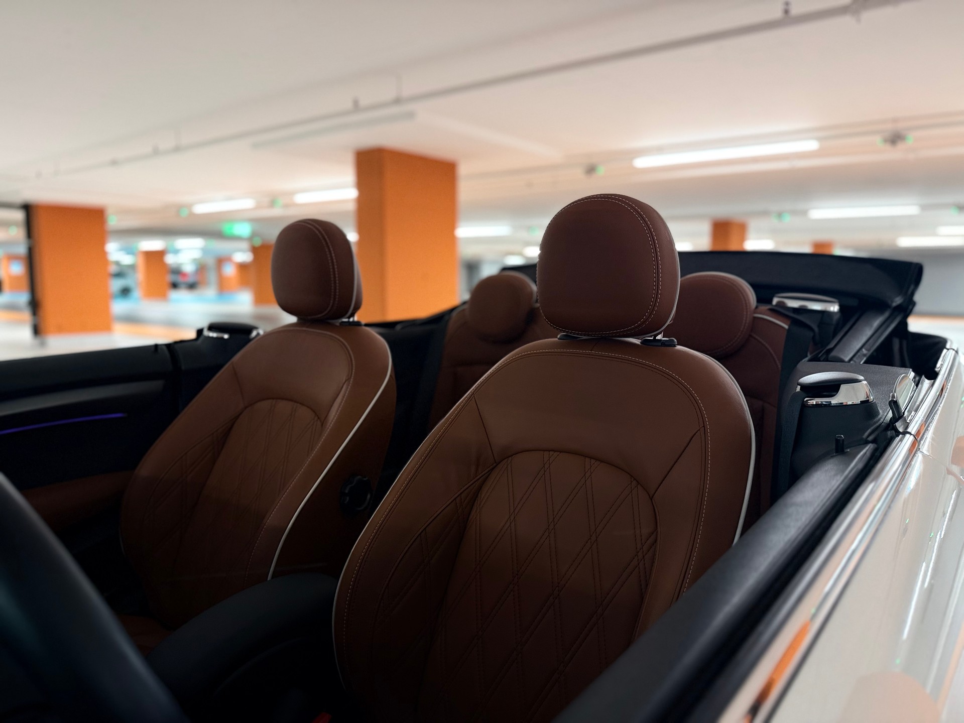 MINI Cooper John Cooper Works Cabriolet Steptronic-image-16
