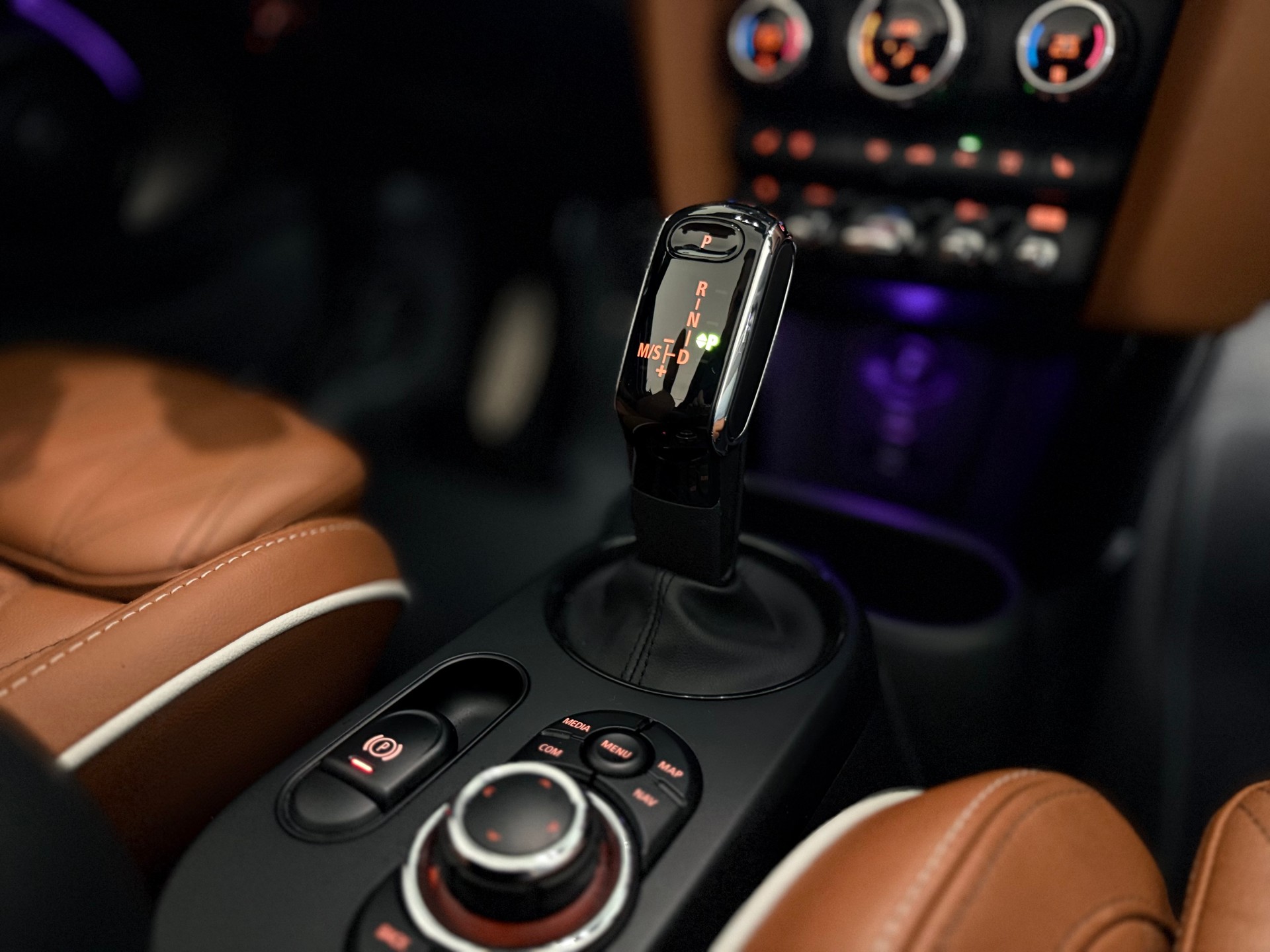 MINI Cooper John Cooper Works Cabriolet Steptronic-image-23