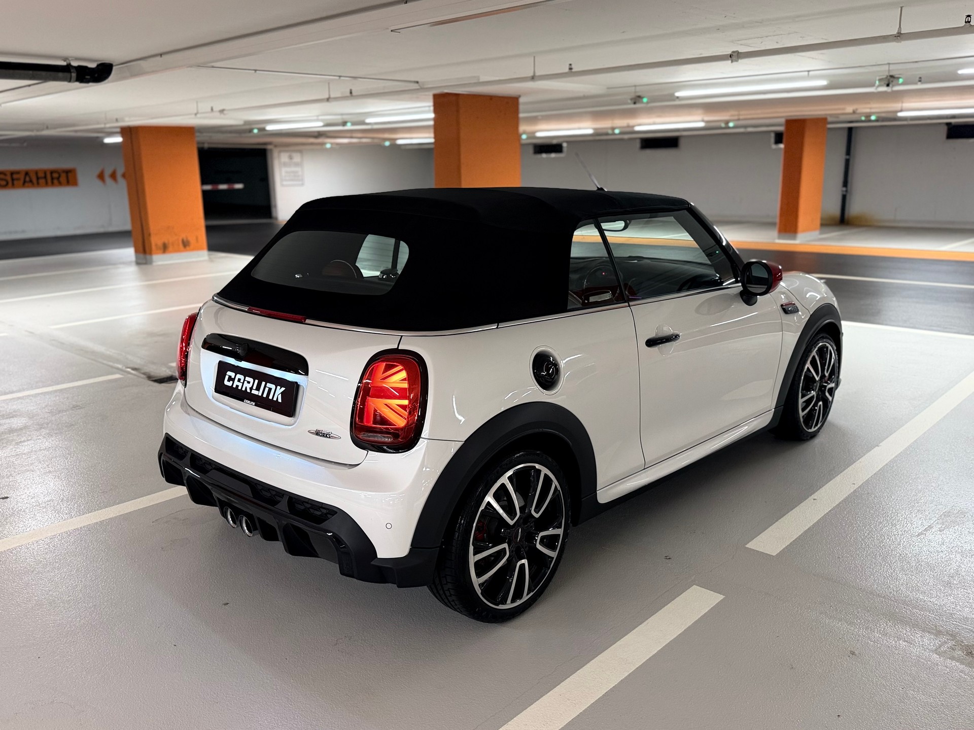 MINI Cooper John Cooper Works Cabriolet Steptronic-image-3