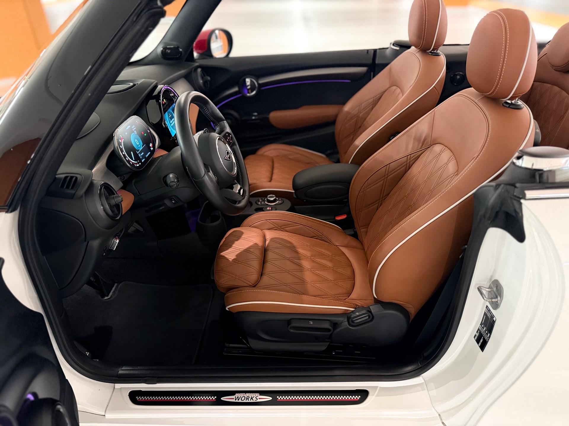 MINI Cooper John Cooper Works Cabriolet Steptronic-image-12