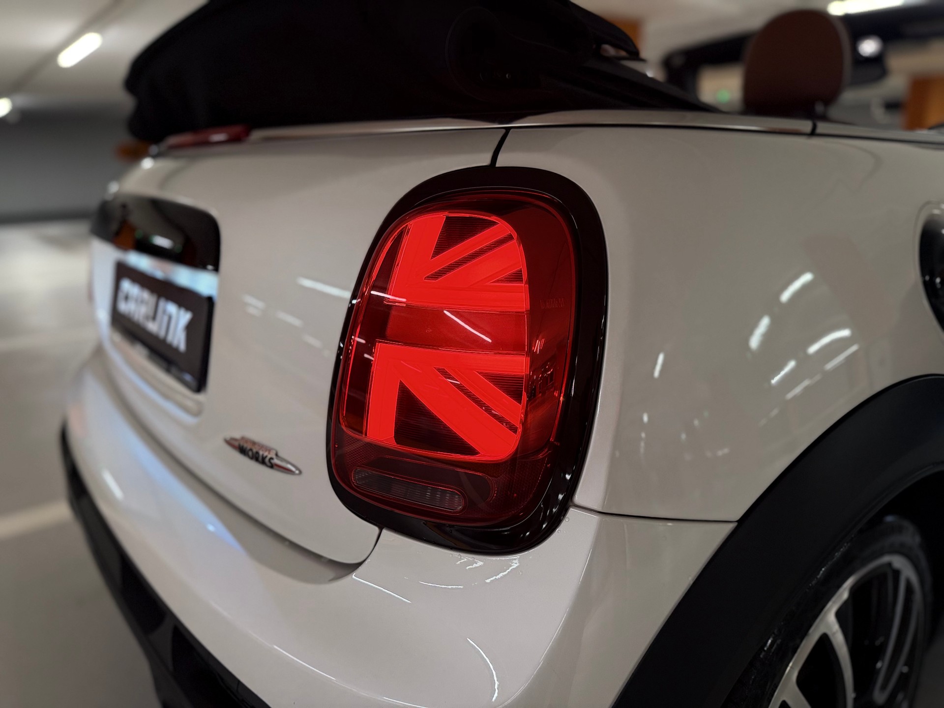 MINI Cooper John Cooper Works Cabriolet Steptronic-image-28
