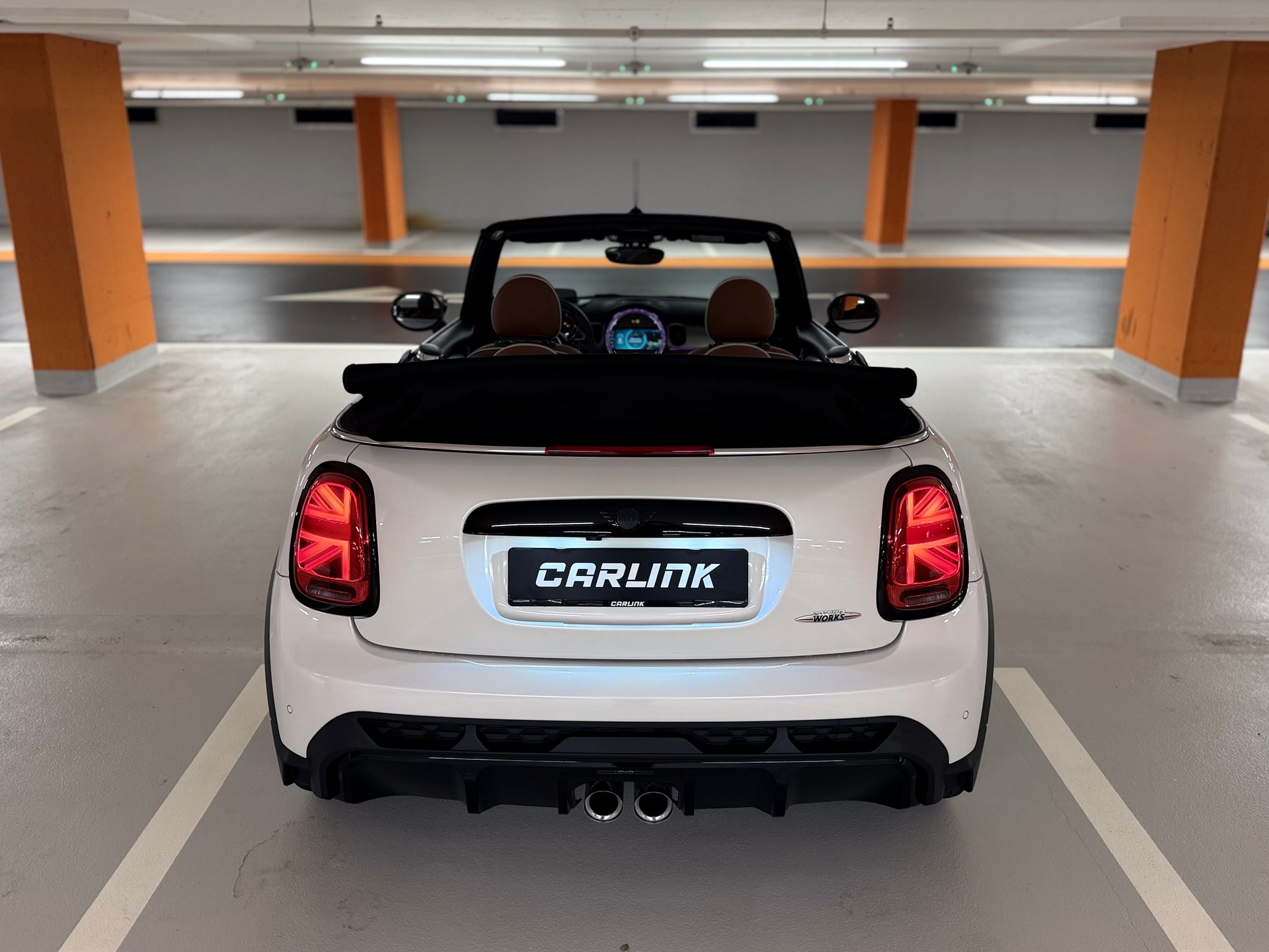 MINI Cooper John Cooper Works Cabriolet Steptronic-image-10