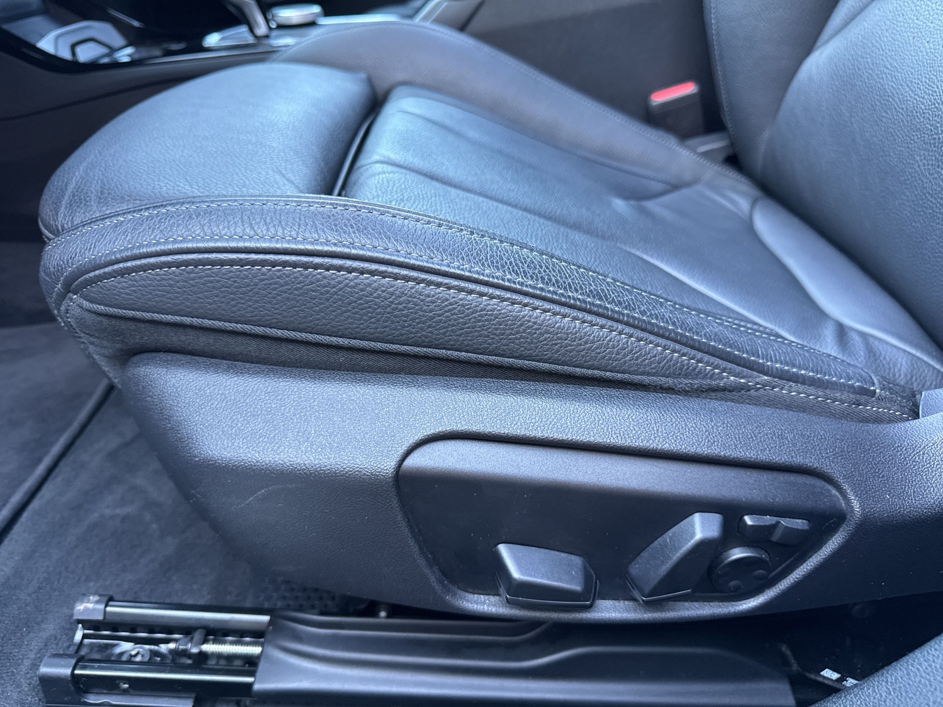 BMW M135i xDrive Steptronic-image-18