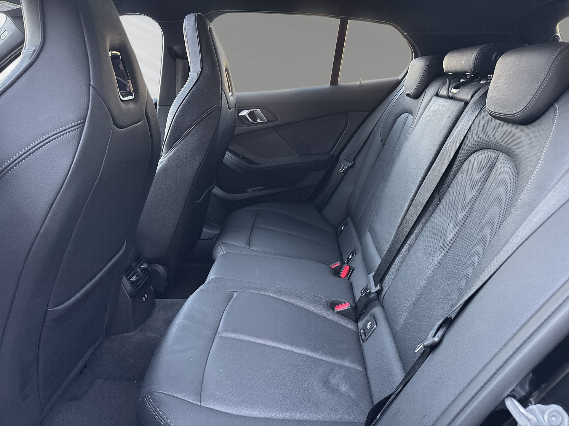 BMW M135i xDrive Steptronic-image-6