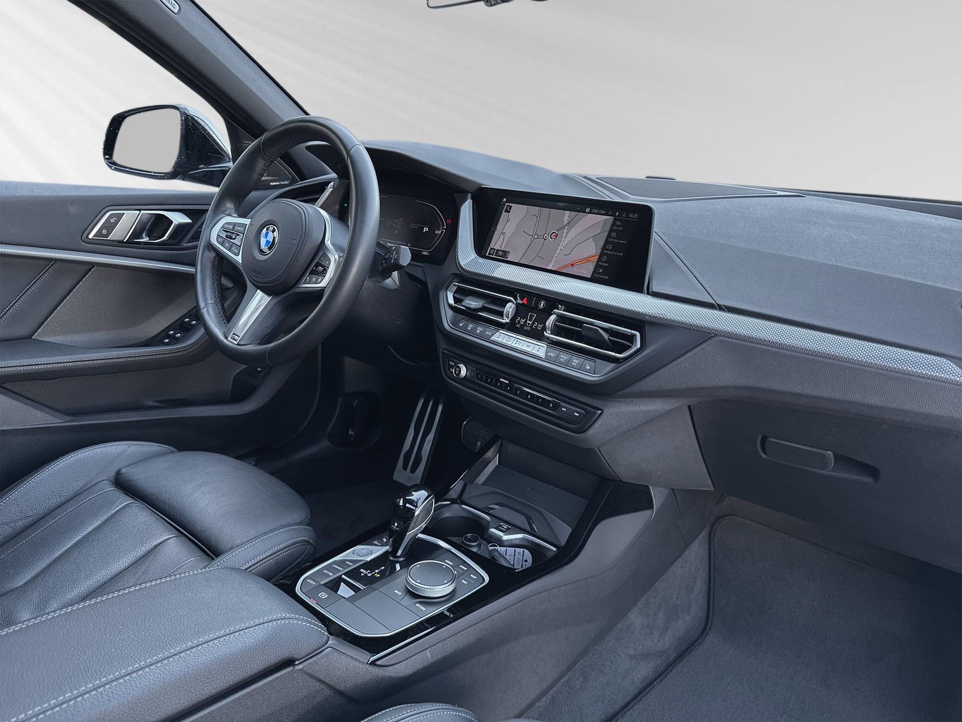 BMW M135i xDrive Steptronic-image-4
