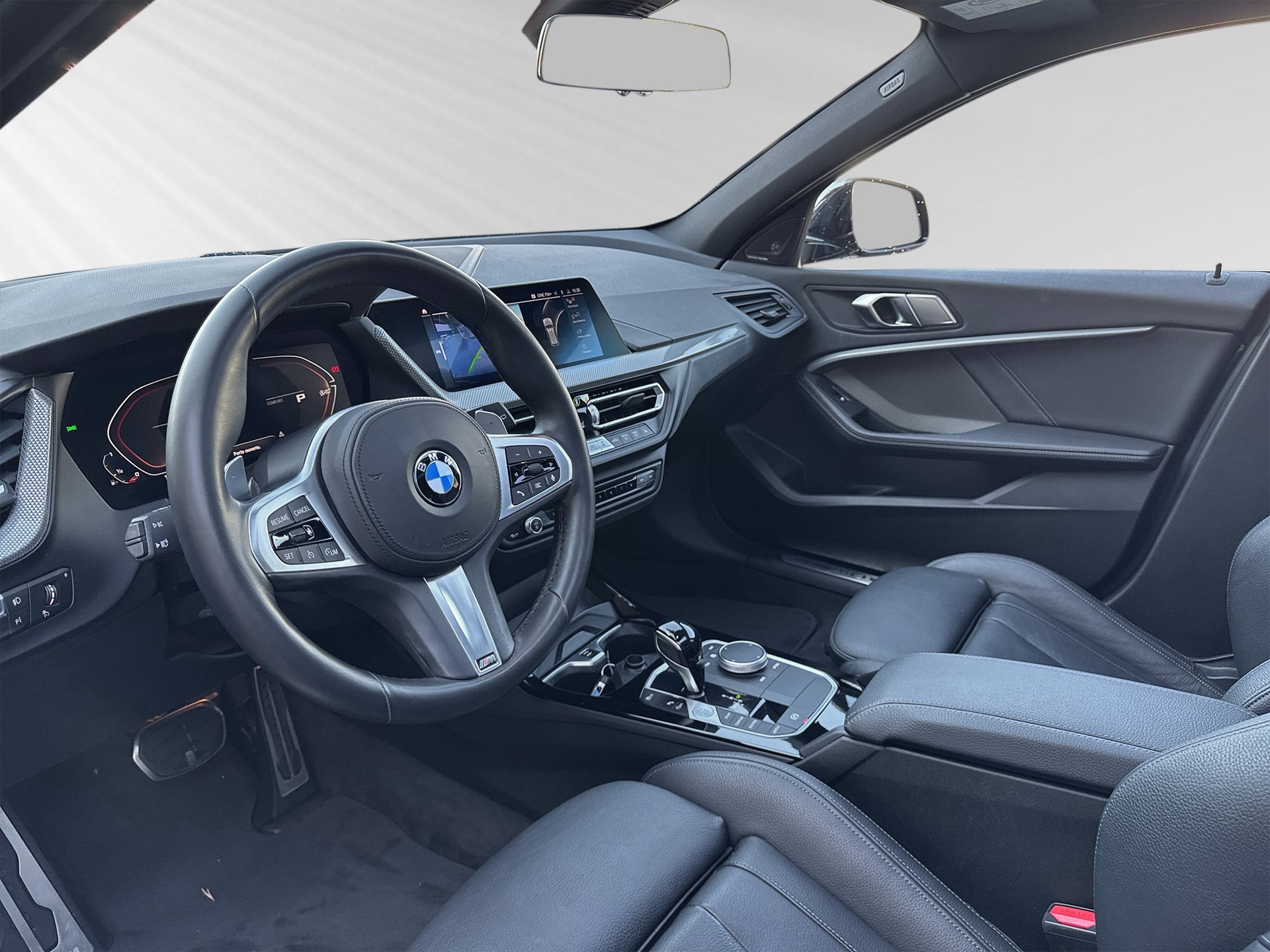 BMW M135i xDrive Steptronic-image-3