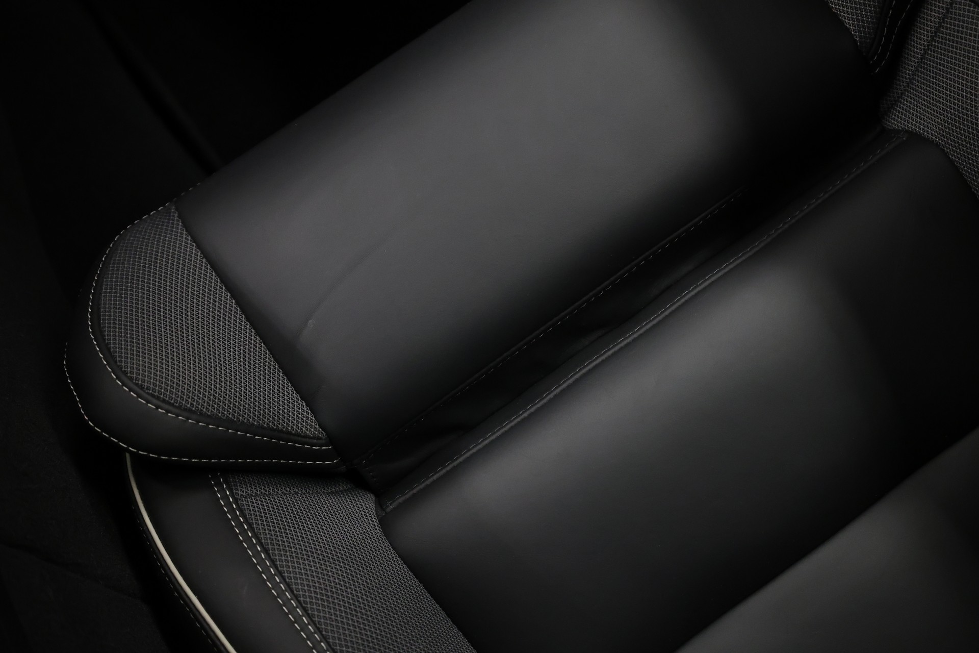 VOLVO XC60 2.0 B5 MH Black Edition AWD-image-31
