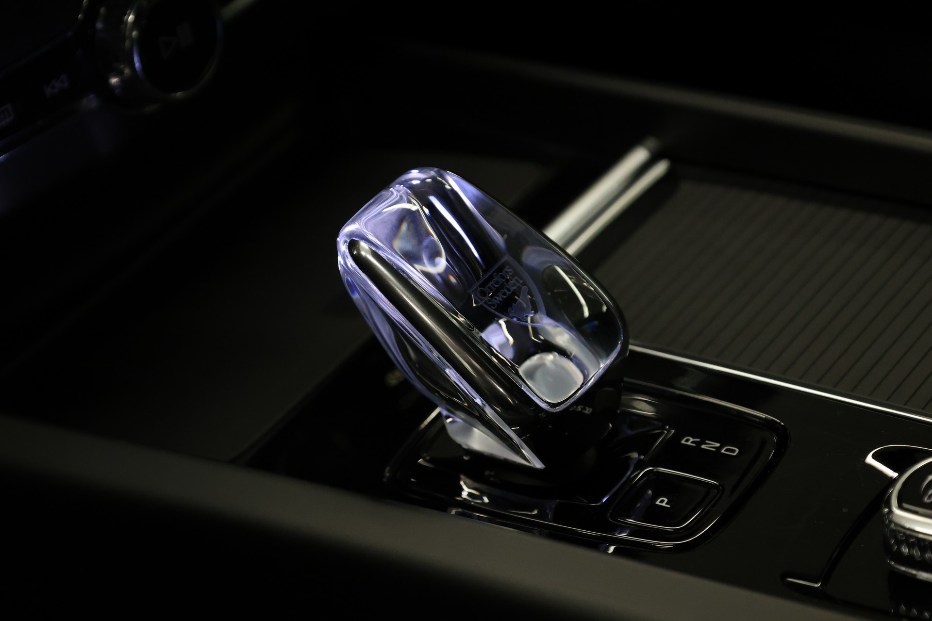 VOLVO XC60 2.0 B5 MH Black Edition AWD-image-33