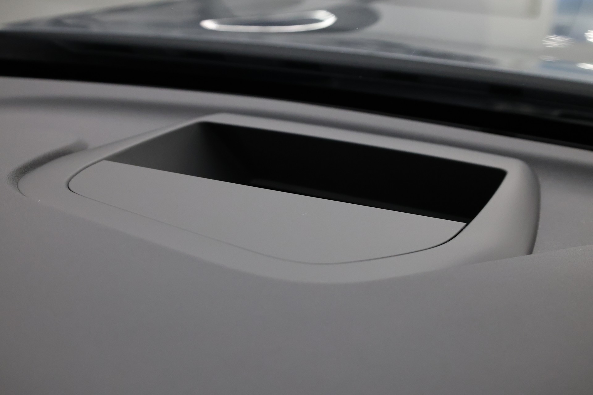 VOLVO XC60 2.0 B5 MH Black Edition AWD-image-30