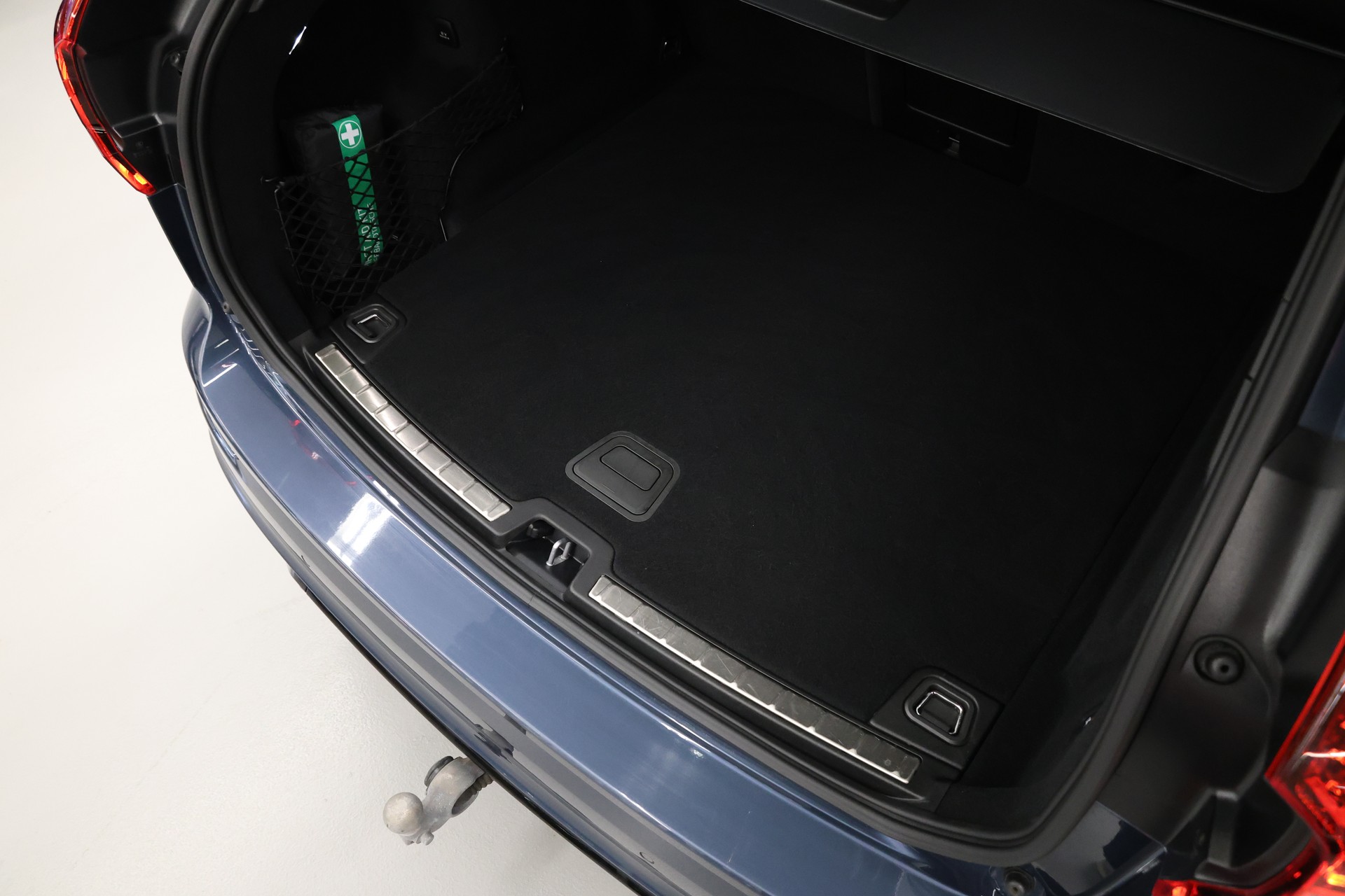 VOLVO XC60 2.0 B5 MH Black Edition AWD-image-15