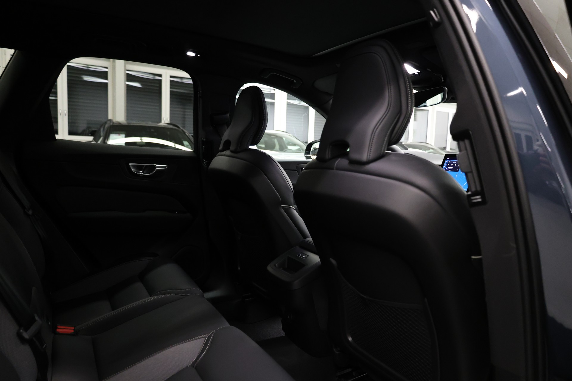 VOLVO XC60 2.0 B5 MH Black Edition AWD-image-28