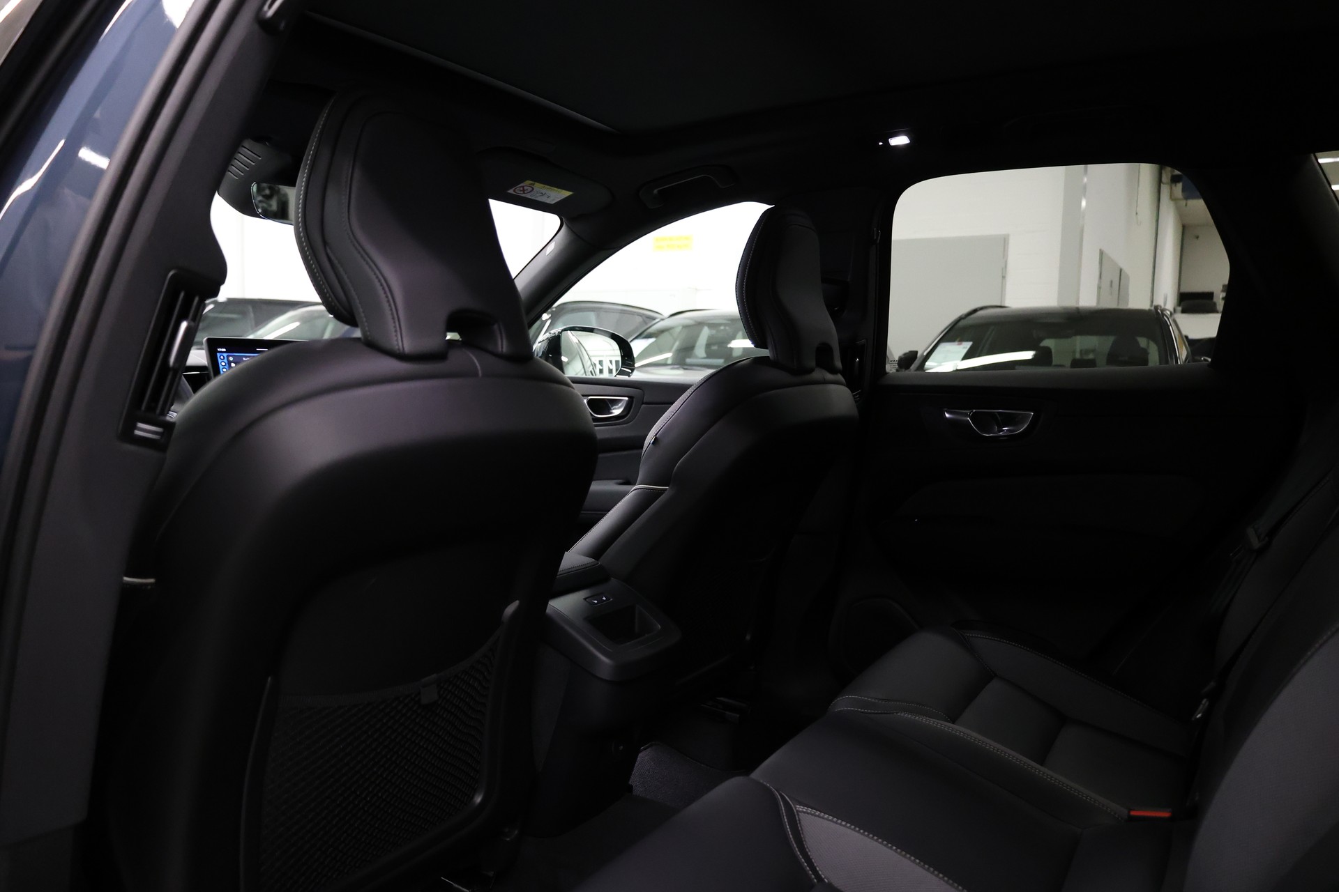 VOLVO XC60 2.0 B5 MH Black Edition AWD-image-27